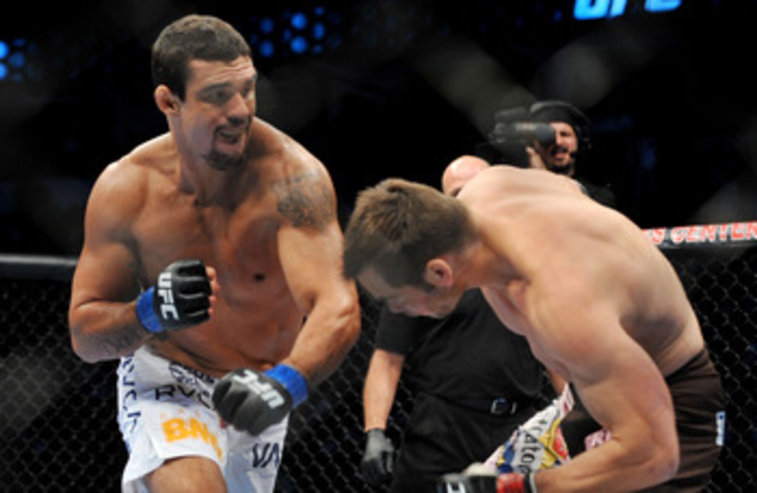 DALLAS - SEPTEMBER 19:  UFC fighter Vitor Belfort  (L) battles UFC fighter Rich Franklin (R) during their Catch weight bout at UFC 103: Franklin vs. Belfort at the American Airlines Center on September 19, 2009 in Dallas, Texas.  (Photo by Jon Kopaloff/Ge