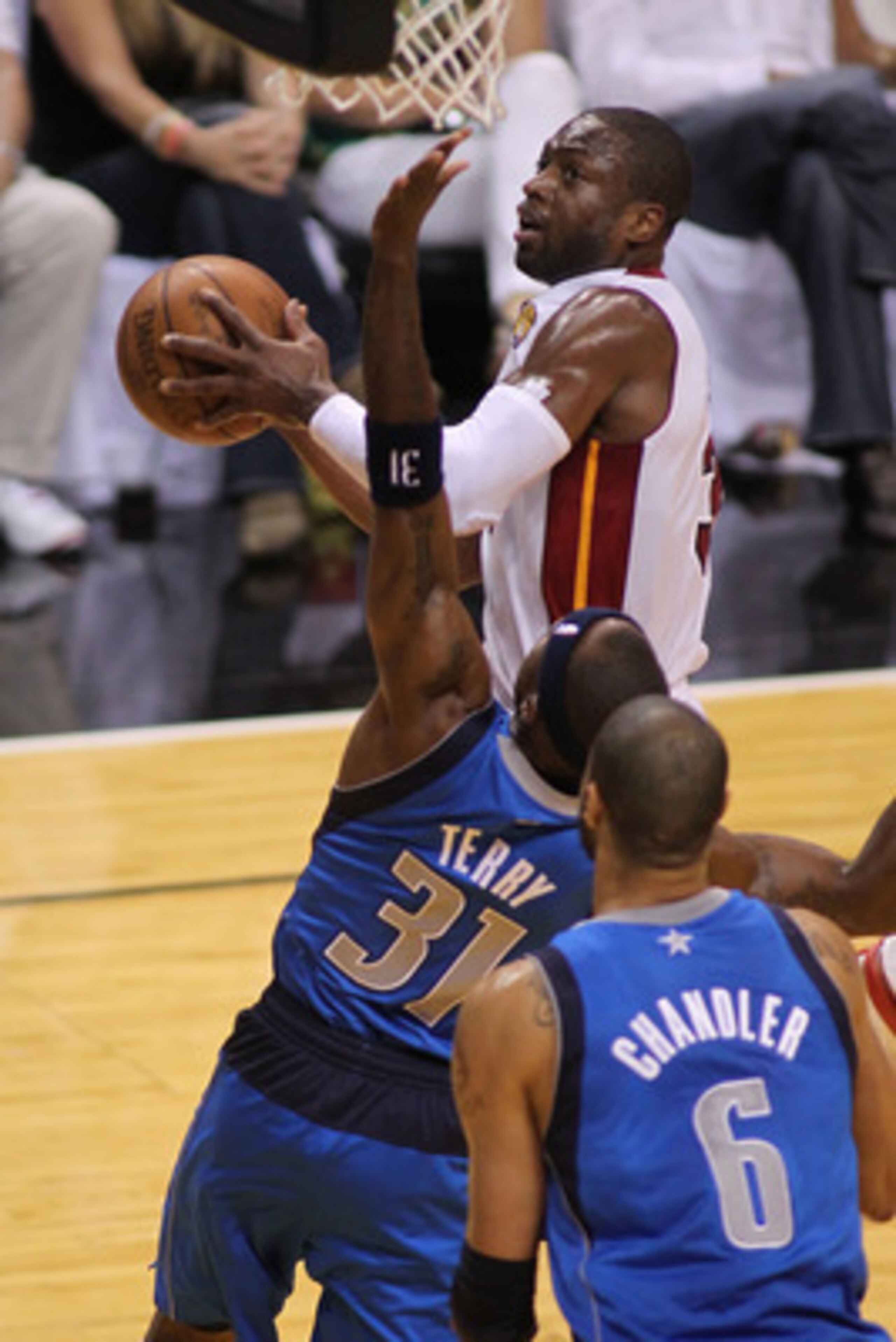 MIAMI, FL - MAY 31:  Dwyane Wade #3 of the Miami Heat goes up for a shot against Jason Terry #31 of the Dallas Mavericks in the first quarter in Game One of the 2011 NBA Finals at American Airlines Arena on May 31, 2011 in Miami, Florida. NOTE TO USER: Us