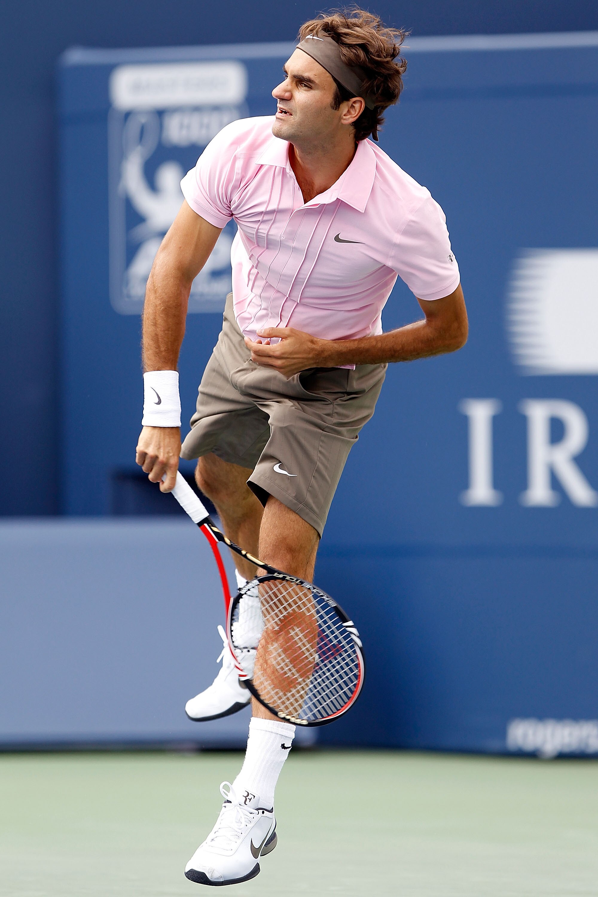 TORONTO, ON - AUGUST 15:  Roger Federer of Switzerland serves to Andy Murray of Great Britain during the final of the Rogers Cup at the Rexall Centre on August 15, 2010 in Toronto, Canada.  (Photo by Matthew Stockman/Getty Images)