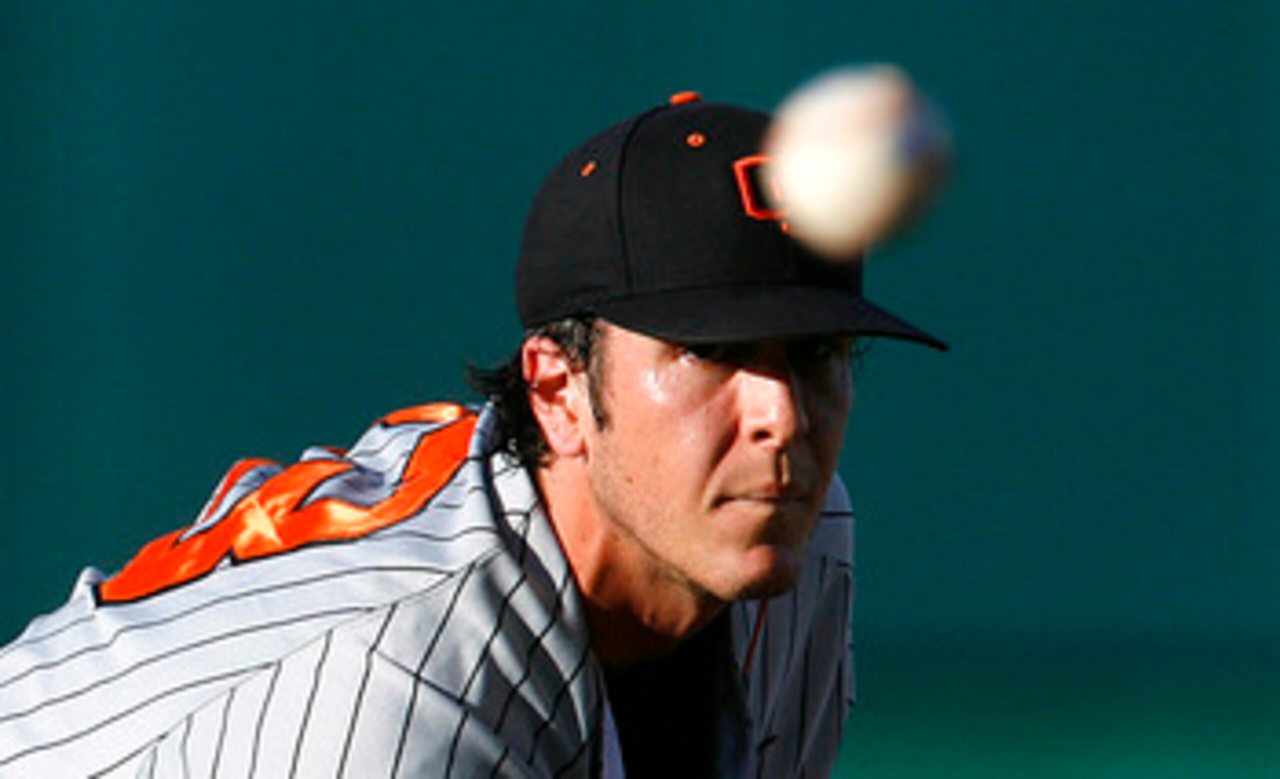 OMAHA, NE - JUNE 24:  Starting pitcher Mike Stutes #33 of the Oregon State Beavers pitches to the North Carolina Tar Heels during the Beavers 9-3 win to claim a second straight NCAA Championship in Game 2 of the NCAA College World Series Championship at R