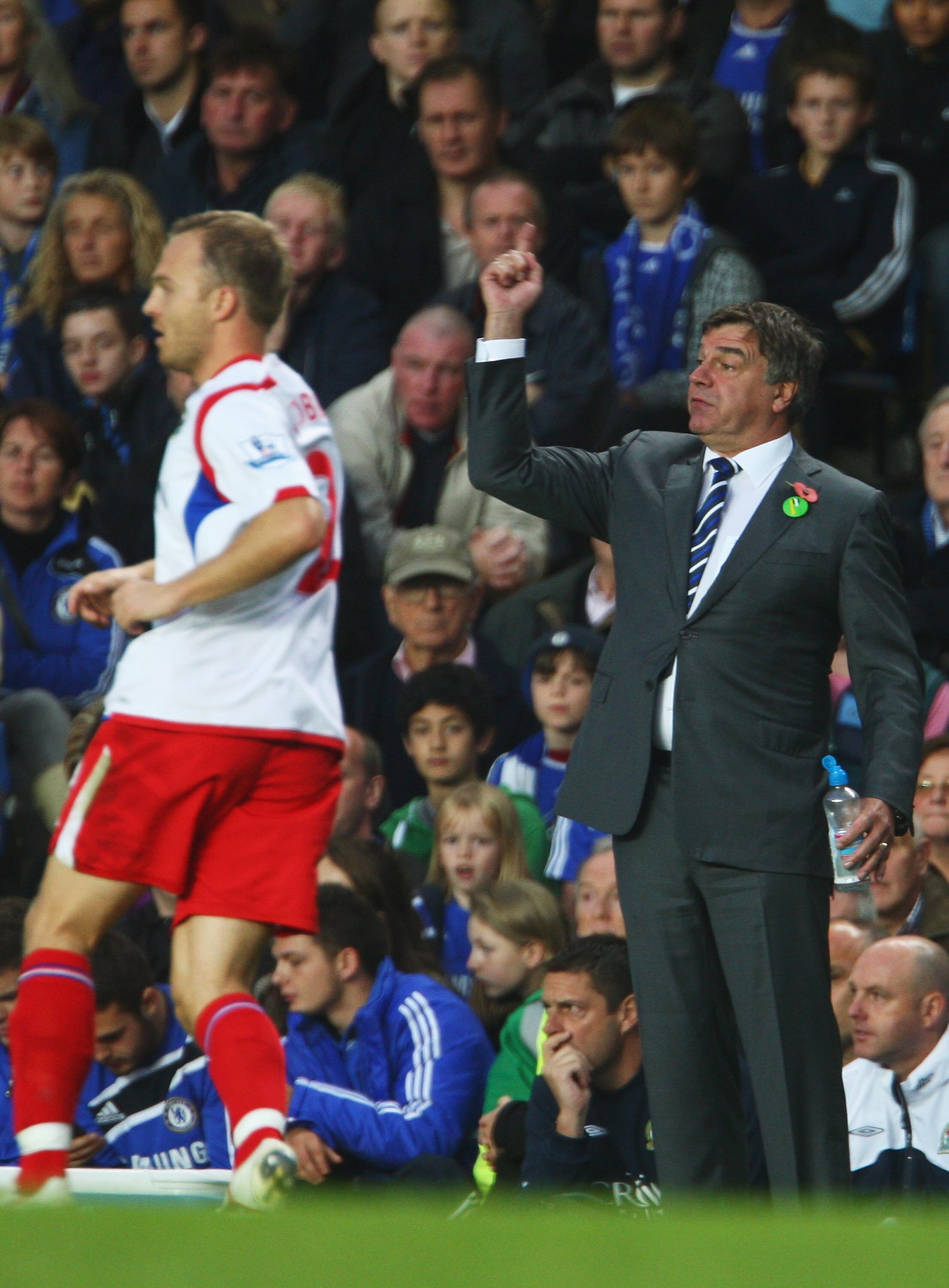 LONDON - OCTOBER 24:  Sam Allardyce manager of Blackburn Rover gestures during the Barclays Premier League match between Chelsea and Blackburn Rovers at Stamford Bridge on October 24, 2009 in London, England.  (Photo by Phil Cole/Getty Images)
