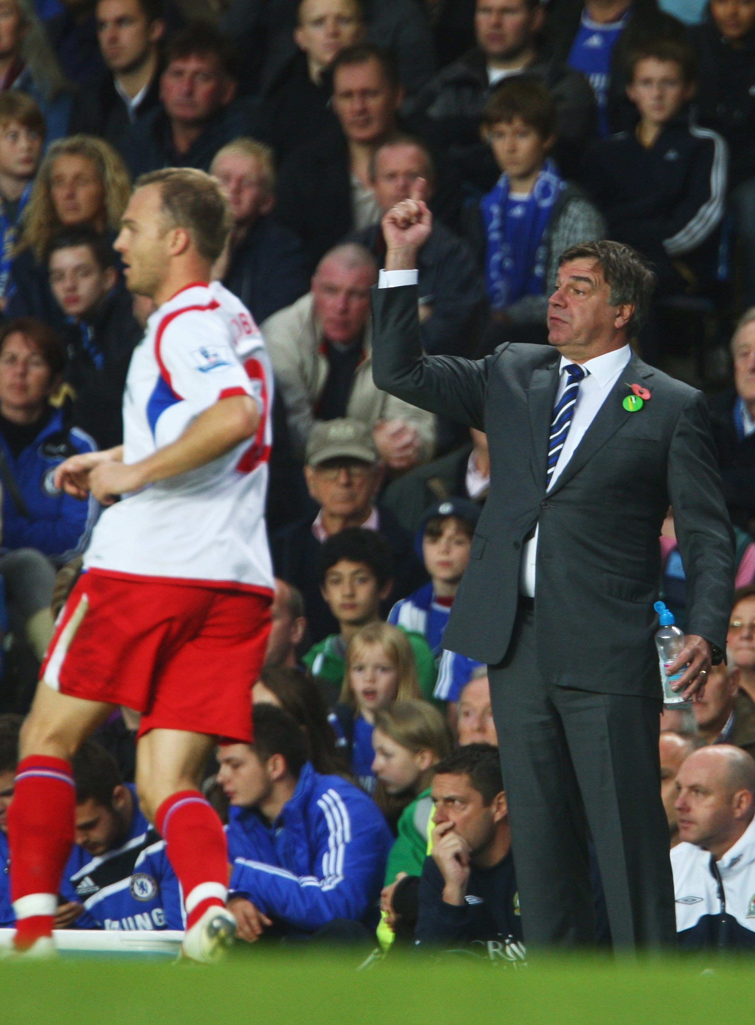LONDON - OCTOBER 24:  Sam Allardyce manager of Blackburn Rover gestures during the Barclays Premier League match between Chelsea and Blackburn Rovers at Stamford Bridge on October 24, 2009 in London, England.  (Photo by Phil Cole/Getty Images)