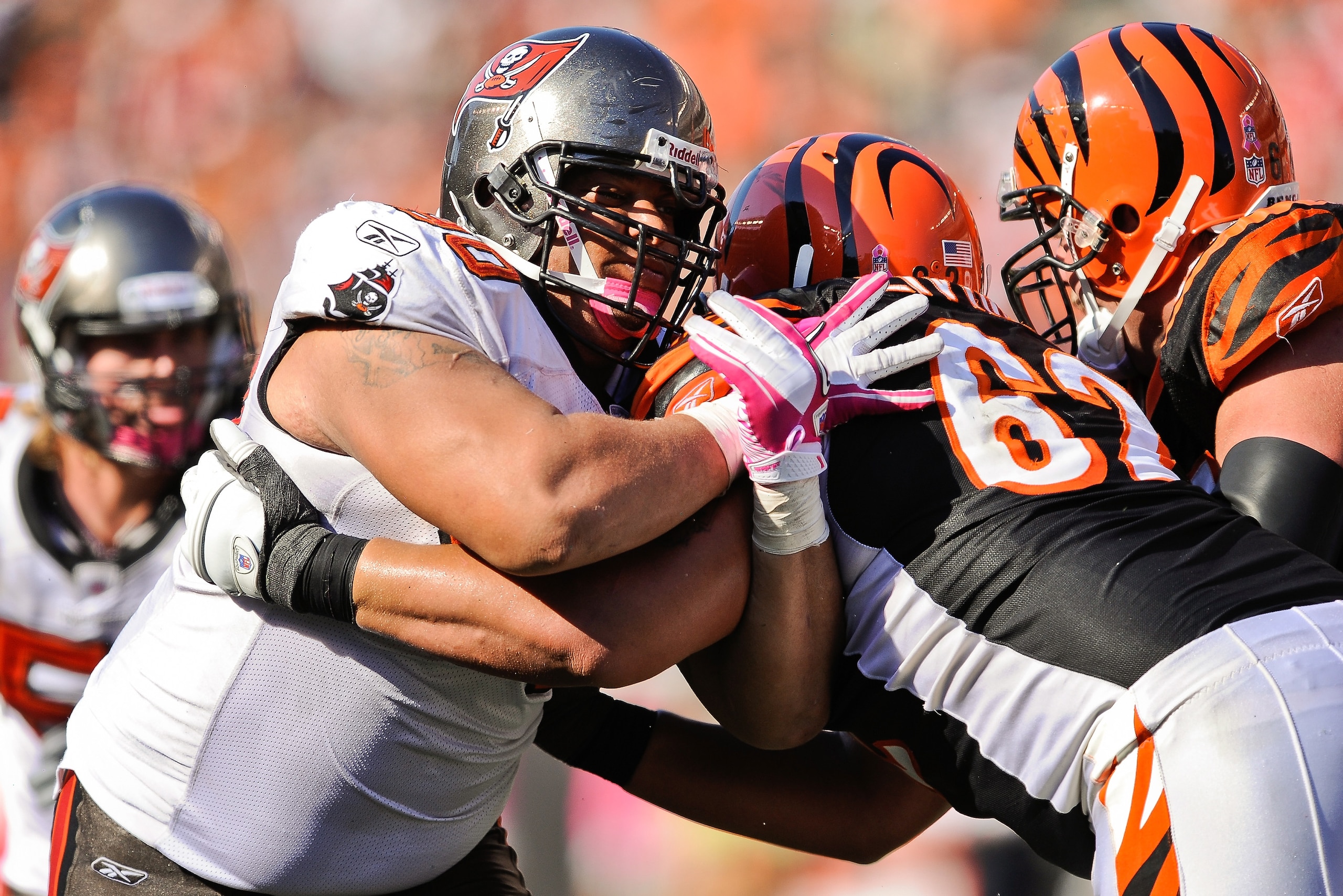 CINCINNATI, OH - OCTOBER 10: Defensive tackle Roy Miller #90 of the Tampa Bay Buccaneers fights through a block against the Cincinnati Bengals at Paul Brown Stadium on October 10, 2010 in Cincinnati, Ohio. (Photo by Jamie Sabau/Getty Images)