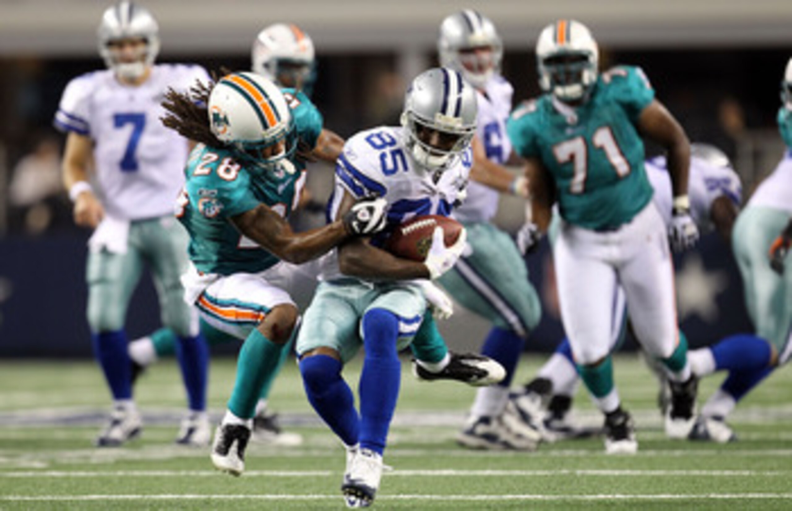 ARLINGTON, TX - SEPTEMBER 02:  Wide receiver Kevin Ogletree #85 of the Dallas Cowboys runs past Nolan Carroll #28 of the Miami Dolphins during a preseason game at Cowboys Stadium on September 2, 2010 in Arlington, Texas.  (Photo by Ronald Martinez/Getty I