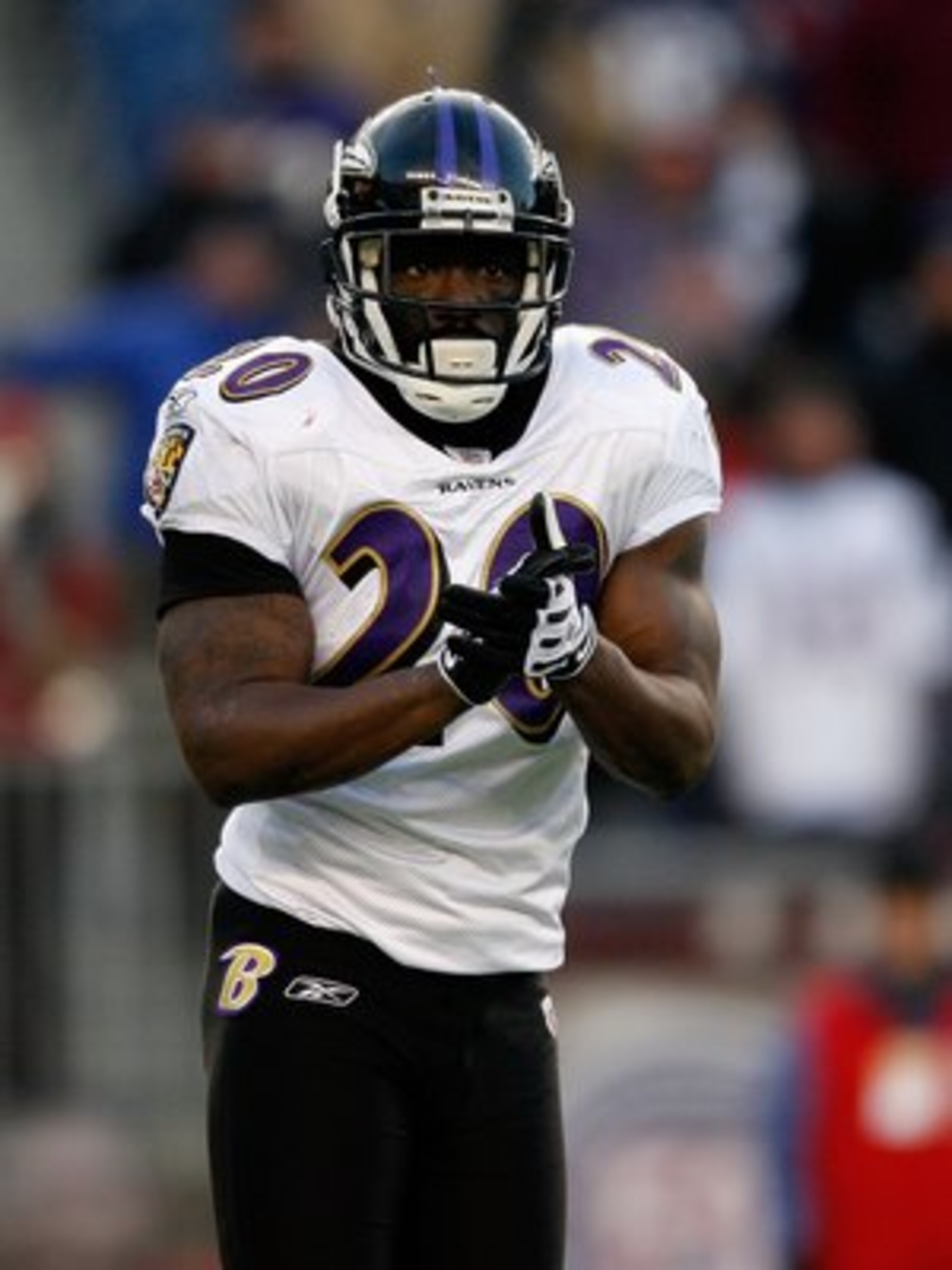 FOXBORO, MA - JANUARY 10:  Ed Reed #20 of the Baltimore Ravens looks on against the New England Patriots during the 2010 AFC wild-card playoff game at Gillette Stadium on January 10, 2010 in Foxboro, Massachusetts. The Ravens won 33-14.  (Photo by Elsa/Ge