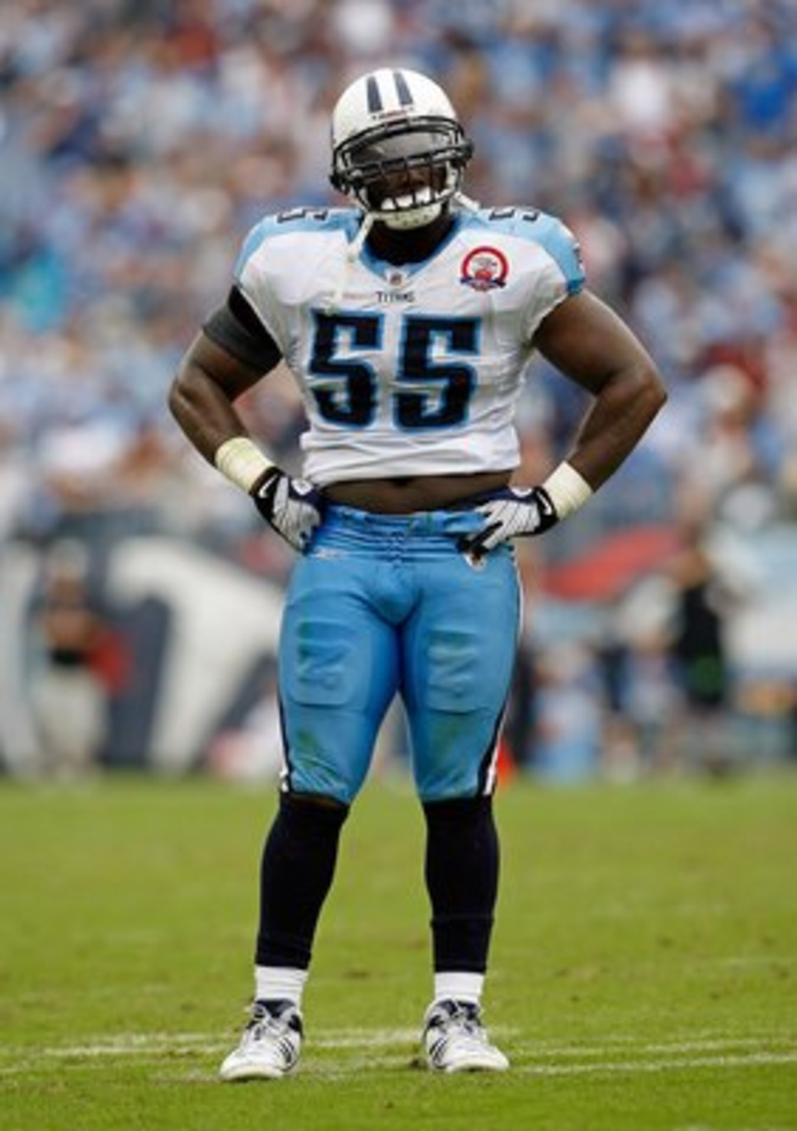 NASHVILLE, TN - SEPTEMBER 20: Stephen Tulloch #55 of the Tennessee Titans is pictured during the NFL game against the Houston Texans at LP Field on September 20, 2009 in Nashville, Tennessee. (Photo by Andy Lyons/Getty Images) NASHVILLE, TN - SEPTEMBER 20: Stephen Tulloch #55 of the Tennessee Titans is pictured during the NFL game against the Houston Texans at LP Field on September 20, 2009 in Nashville, Tennessee. (Photo by Andy Lyons/Getty Images)