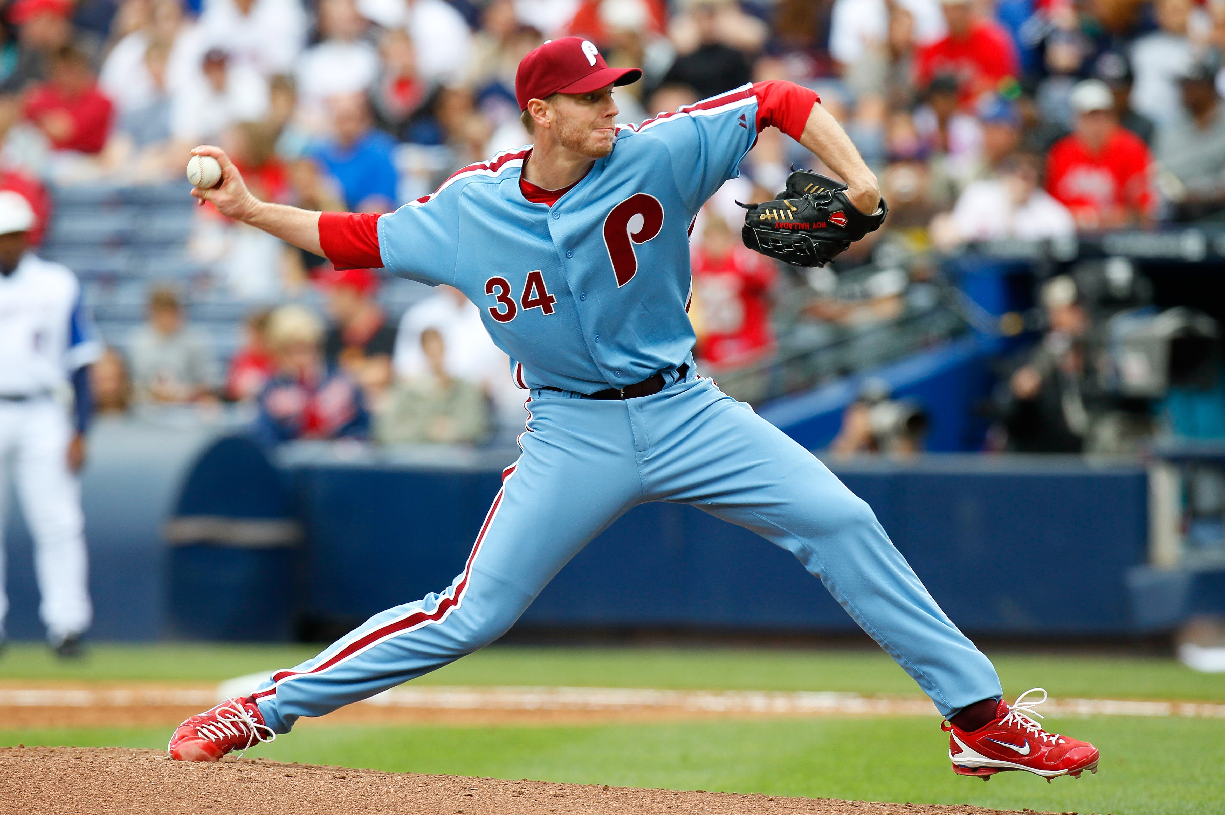 ATLANTA, GA - MAY 15:  Roy Halladay #34 of the Philadelphia Phillies against the Atlanta Braves at Turner Field on May 15, 2011 in Atlanta, Georgia.  (Photo by Kevin C. Cox/Getty Images)