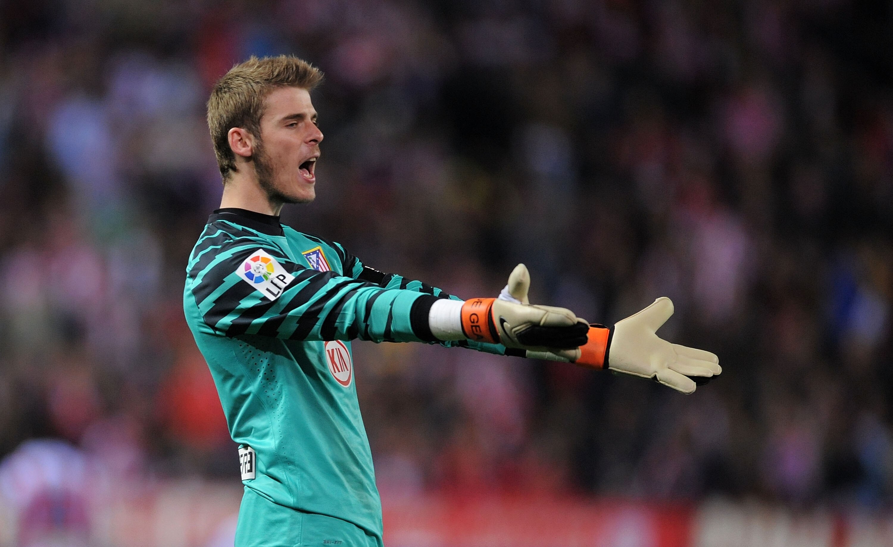 MADRID, SPAIN - MARCH 19: David De Gea of Atletico Madrid reacts during the La Liga match between Atletico Madrid and Real Madrid at Vicente Calderon Stadium on March 19, 2011 in Madrid, Spain. (Photo by Denis Doyle/Getty Images) MADRID, SPAIN - MARCH 19: David De Gea of Atletico Madrid reacts during the La Liga match between Atletico Madrid and Real Madrid at Vicente Calderon Stadium on March 19, 2011 in Madrid, Spain. (Photo by Denis Doyle/Getty Images)
