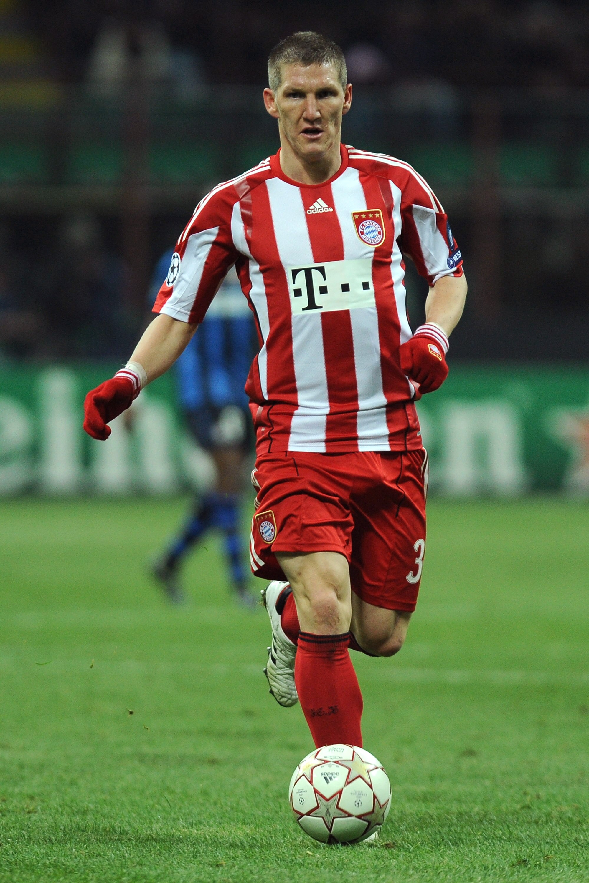 MILAN, ITALY - FEBRUARY 23: Bastian Schweinsteiger of FC Bayern Muenchen in action during the UEFA Champions League round of 16 first leg match between Inter Milan v FC Bayern Muenchen on February 23, 2011 in Milan, Italy. (Photo by Valerio Pennicino/Ge MILAN, ITALY - FEBRUARY 23: Bastian Schweinsteiger of FC Bayern Muenchen in action during the UEFA Champions League round of 16 first leg match between Inter Milan v FC Bayern Muenchen on February 23, 2011 in Milan, Italy. (Photo by Valerio Pennicino/Ge