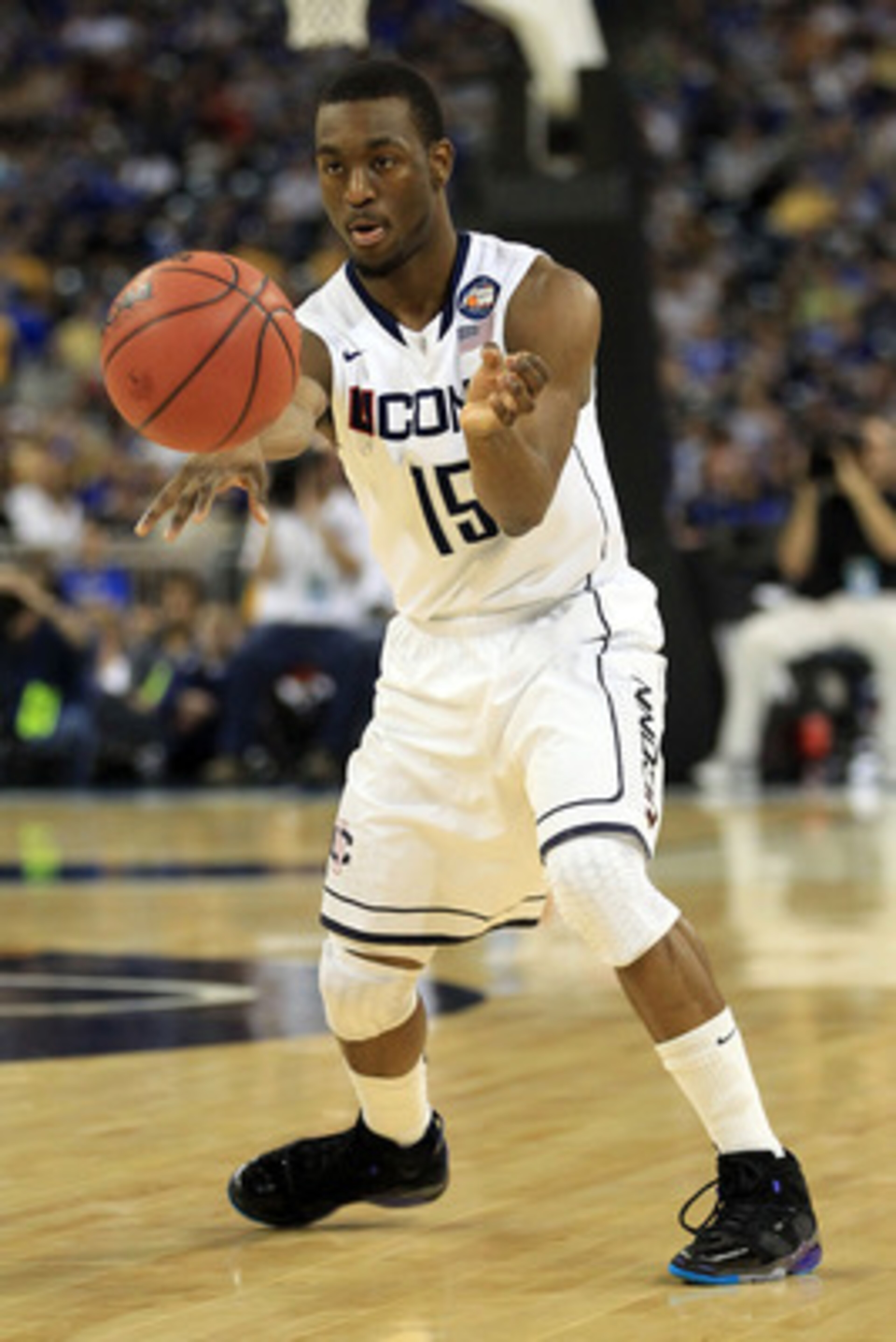 HOUSTON, TX - APRIL 02:  Kemba Walker #15 of the Connecticut Huskies passes the ball against the Kentucky Wildcats during the National Semifinal game of the 2011 NCAA Division I Men's Basketball Championship at Reliant Stadium on April 2, 2011 in Houston,