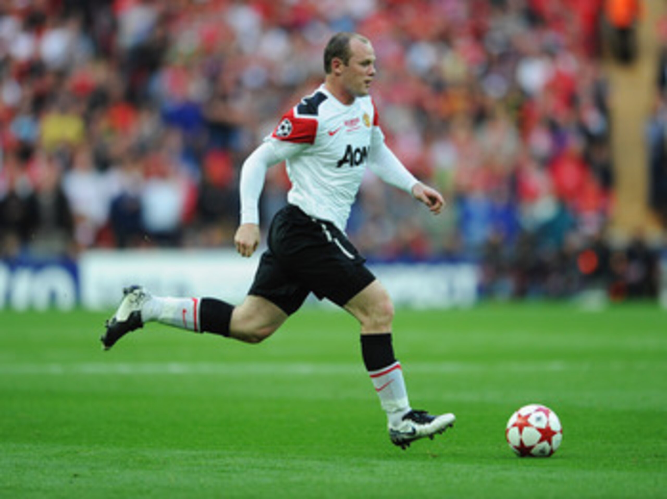 LONDON, ENGLAND - MAY 28:  Wayne Rooney of Manchester United  in action during the UEFA Champions League final between FC Barcelona and Manchester United FC at Wembley Stadium on May 28, 2011 in London, England.  (Photo by Jasper Juinen/Getty Images)