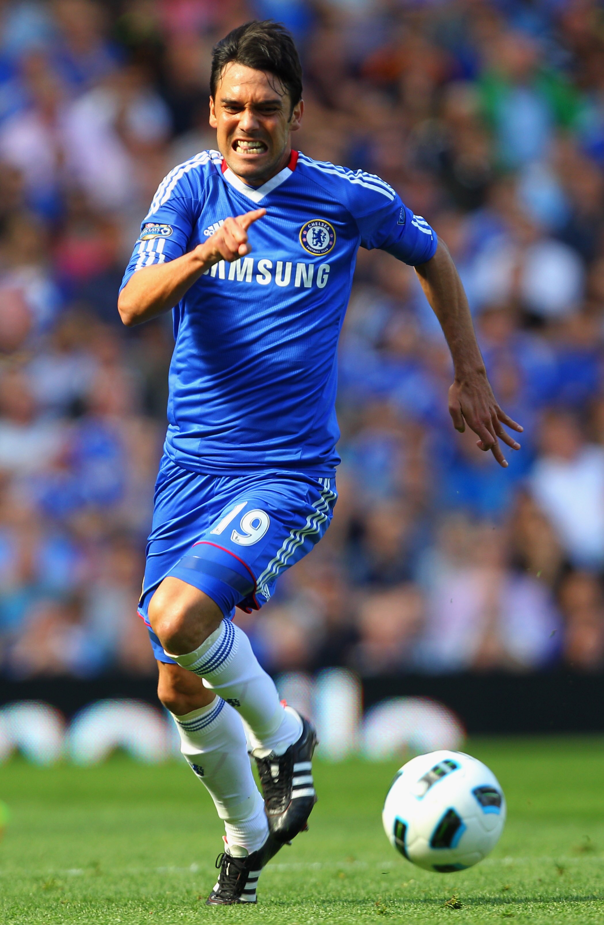 LONDON, ENGLAND - APRIL 09:  Paulo Ferreira of Chelsea in action during the Barclays Premier League match between Chelsea and Wigan Athletic at Stamford Bridge on April 9, 2011 in London, England.  (Photo by Clive Rose/Getty Images)