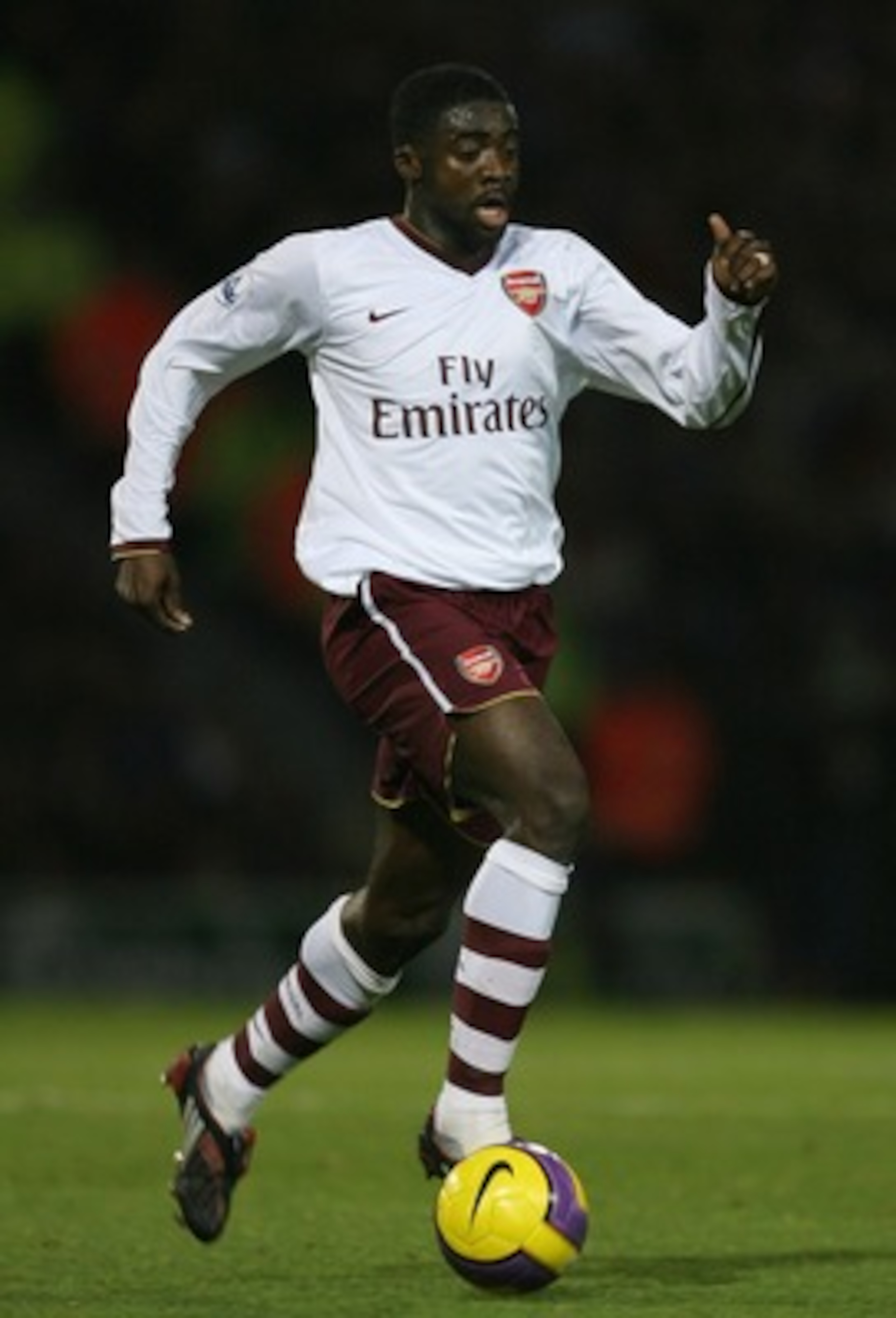 PORTSMOUTH, UNITED KINGDOM - DECEMBER 26: Kolo Toure of Arsenal in action during the Barclays Premier League match between Portsmouth and Arsenal at Fratton Park on December 26, 2007 in Portsmouth, England. (Photo by Bryn Lennon/Getty Images) PORTSMOUTH, UNITED KINGDOM - DECEMBER 26: Kolo Toure of Arsenal in action during the Barclays Premier League match between Portsmouth and Arsenal at Fratton Park on December 26, 2007 in Portsmouth, England. (Photo by Bryn Lennon/Getty Images)