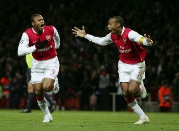 LONDON - NOVEMBER 21:  Julio Baptista of Arsenal celebrates with Thierry Henry of Arsenal (R) after Baptista scored during the UEFA Champions League Group G match between Arsenal and Hamburg SV at The Emirates Stadium on November 21, 2006 in London, Engla