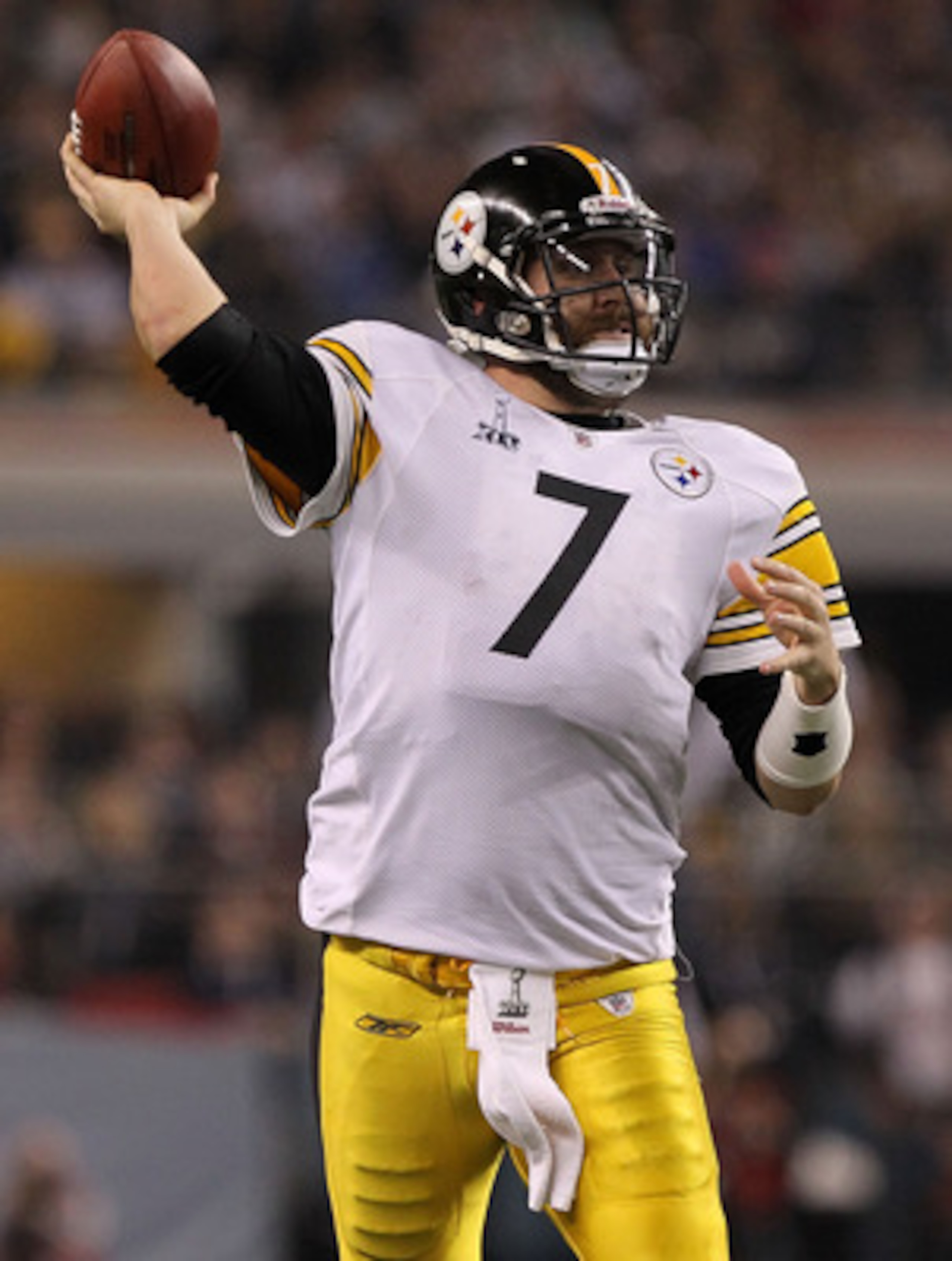 ARLINGTON, TX - FEBRUARY 06:  Ben Roethlisberger #7 of the Pittsburgh Steelers drops back against the Green Bay Packers during Super Bowl XLV at Cowboys Stadium on February 6, 2011 in Arlington, Texas.  (Photo by Doug Pensinger/Getty Images)