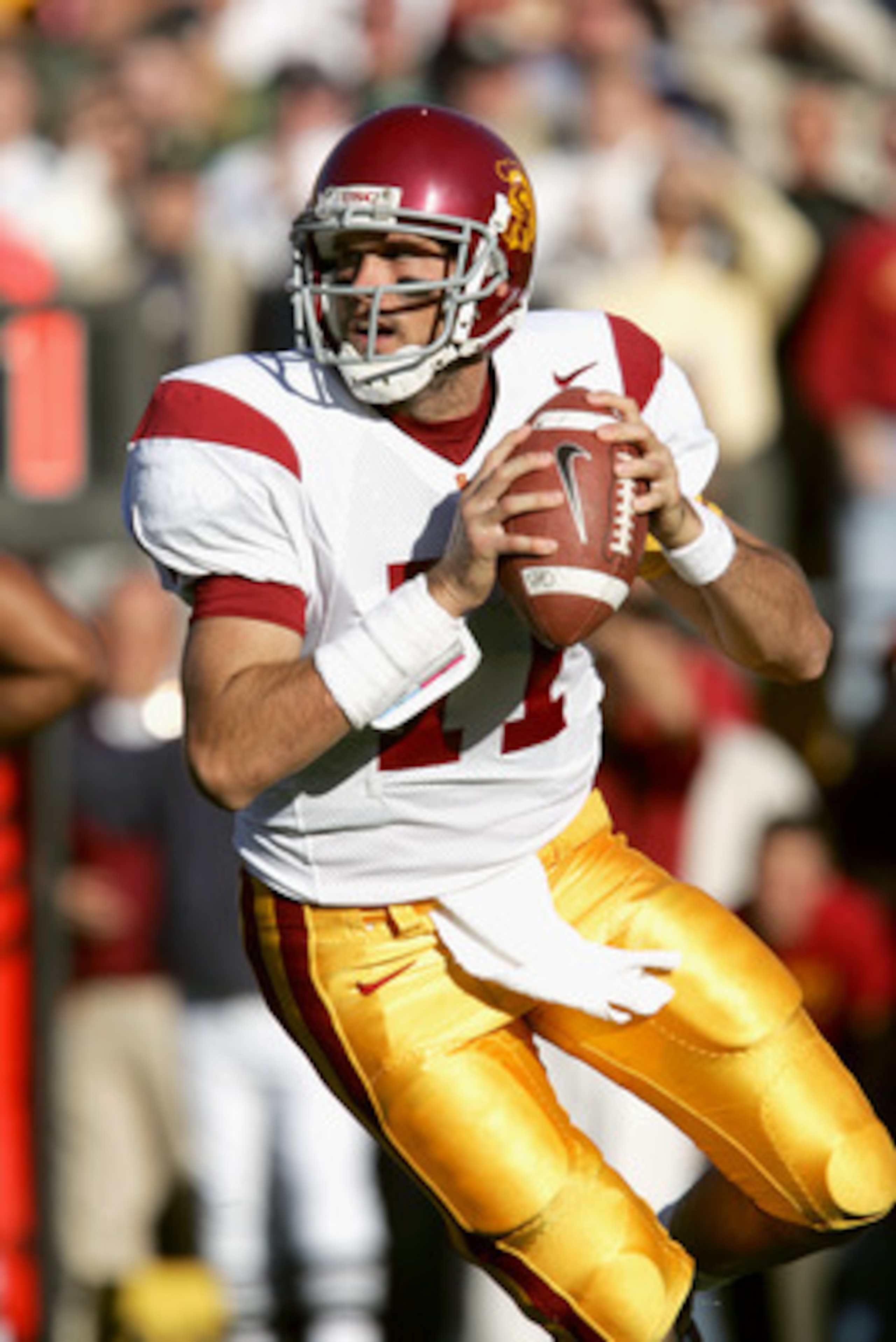 SOUTH BEND, IN - OCTOBER 15:  Quarterback Matt Leinart #11 of the University of Southern California Trojans drops back to pass against the University of Notre Dame Fighting Irish on October 15, 2005 at Notre Dame Stadium in South Bend, Indiana. USC defeat