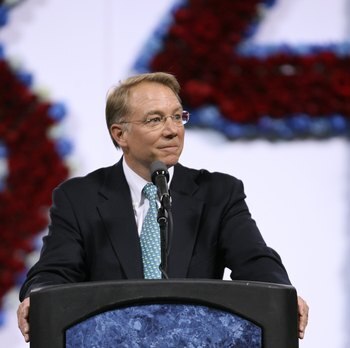 MINNEAPOLIS - MARCH 12:  Andy MacPhail, President of the Chicago Cubs, speaks at the public memorial service for Kirby Puckett at the Hubert H. Humphrey Metrodome on March 12, 2006 in Minneapolis, Minnesota. Puckett died March 6, 2006 from a stroke at the