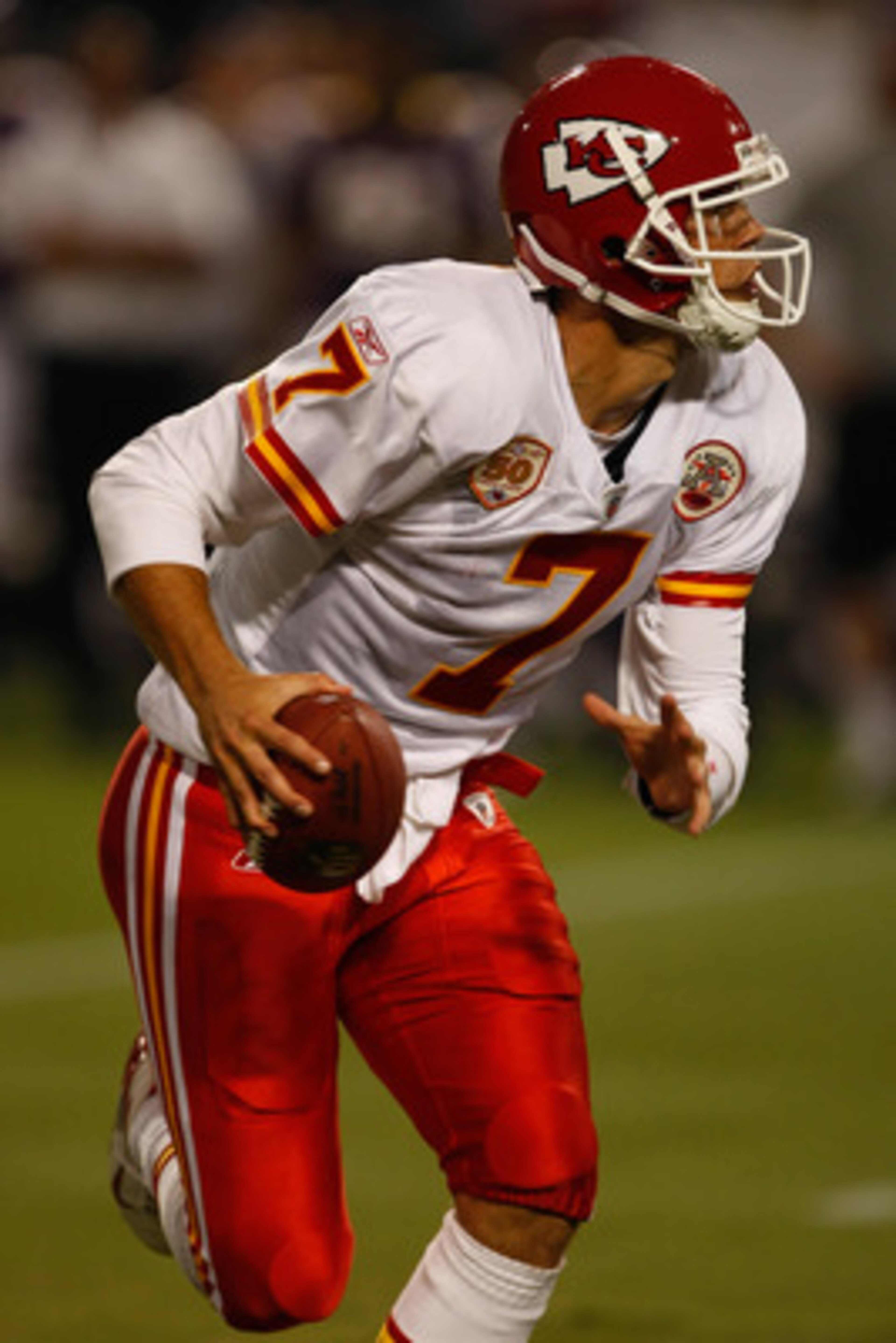 MINNEAPOLIS, MN - AUGUST 21: Quarterback Matt Cassell #7 of the Kansas City Chiefs runs with the football against the Minnesota Vikings at Hubert H. Humphrey Metrodome on August 21, 2009 in Minneapolis, Minnesota. The Vikings defeated the Chiefs 17-13. (P