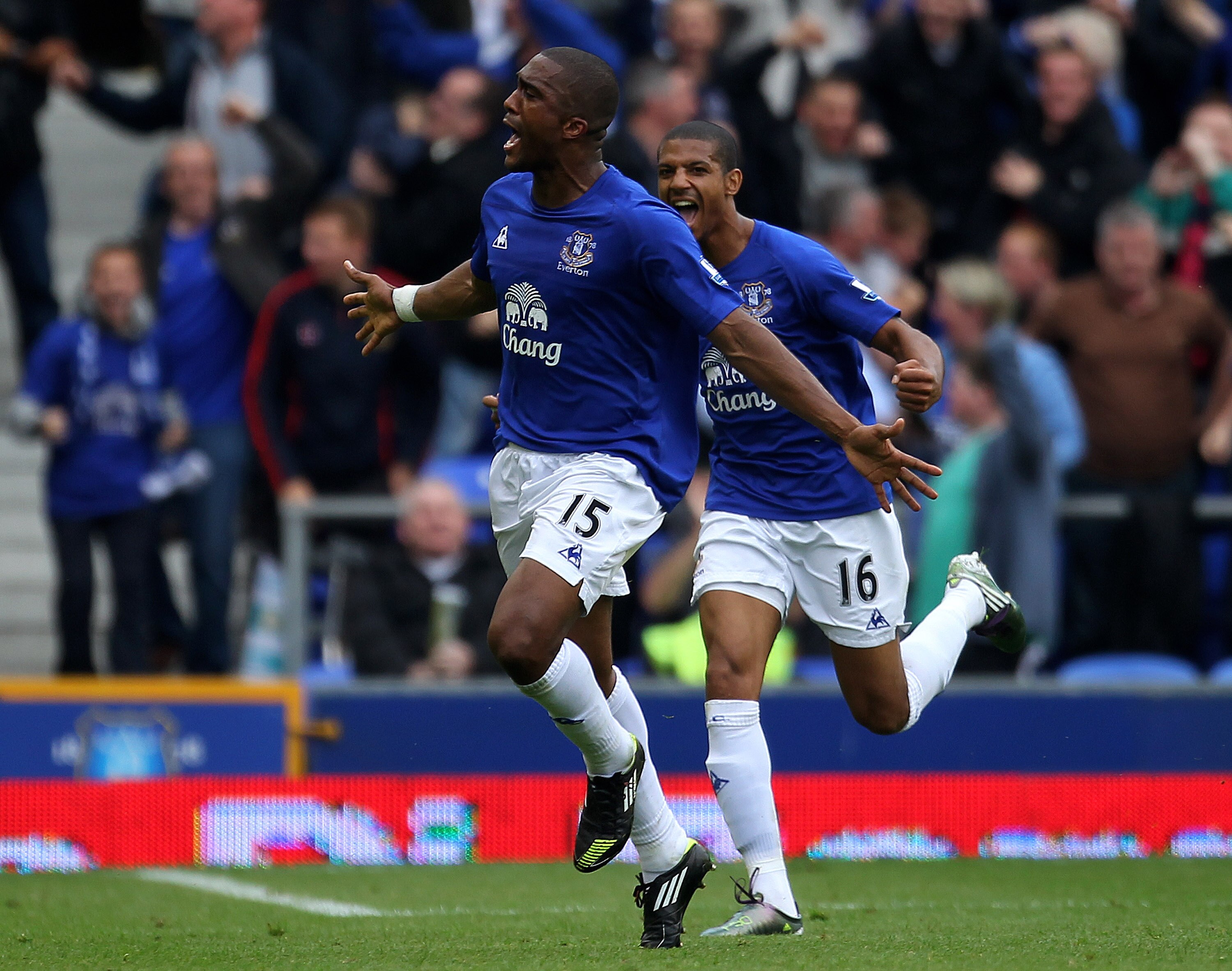 LIVERPOOL, ENGLAND - MAY 07:  Sylvain Distin (L) of Everton celebrates scoring his team's first goal during the Barclays Premier League match between Everton and Manchester City at Goodison Park on May 7, 2011 in Liverpool, England.  (Photo by Alex Livese