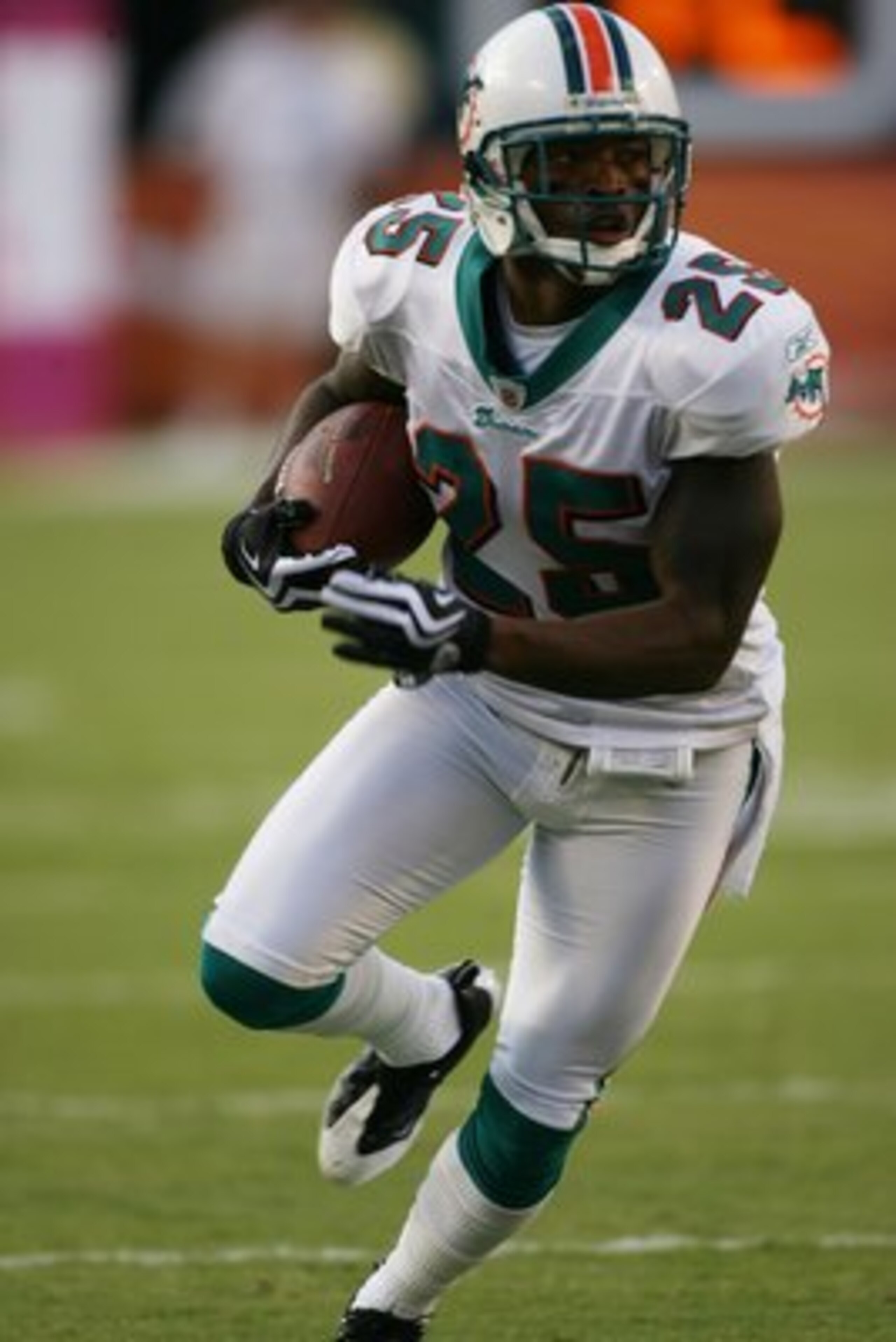 MIAMI - OCTOBER 04:  Safety Will Allen #25 of the Miami Dolphins runs the ball against the Buffalo Bills at Land Shark Stadium on October 4, 2009 in Miami, Florida. Miami defeated Buffalo 31-30.  (Photo by Marc Serota/Getty Images)