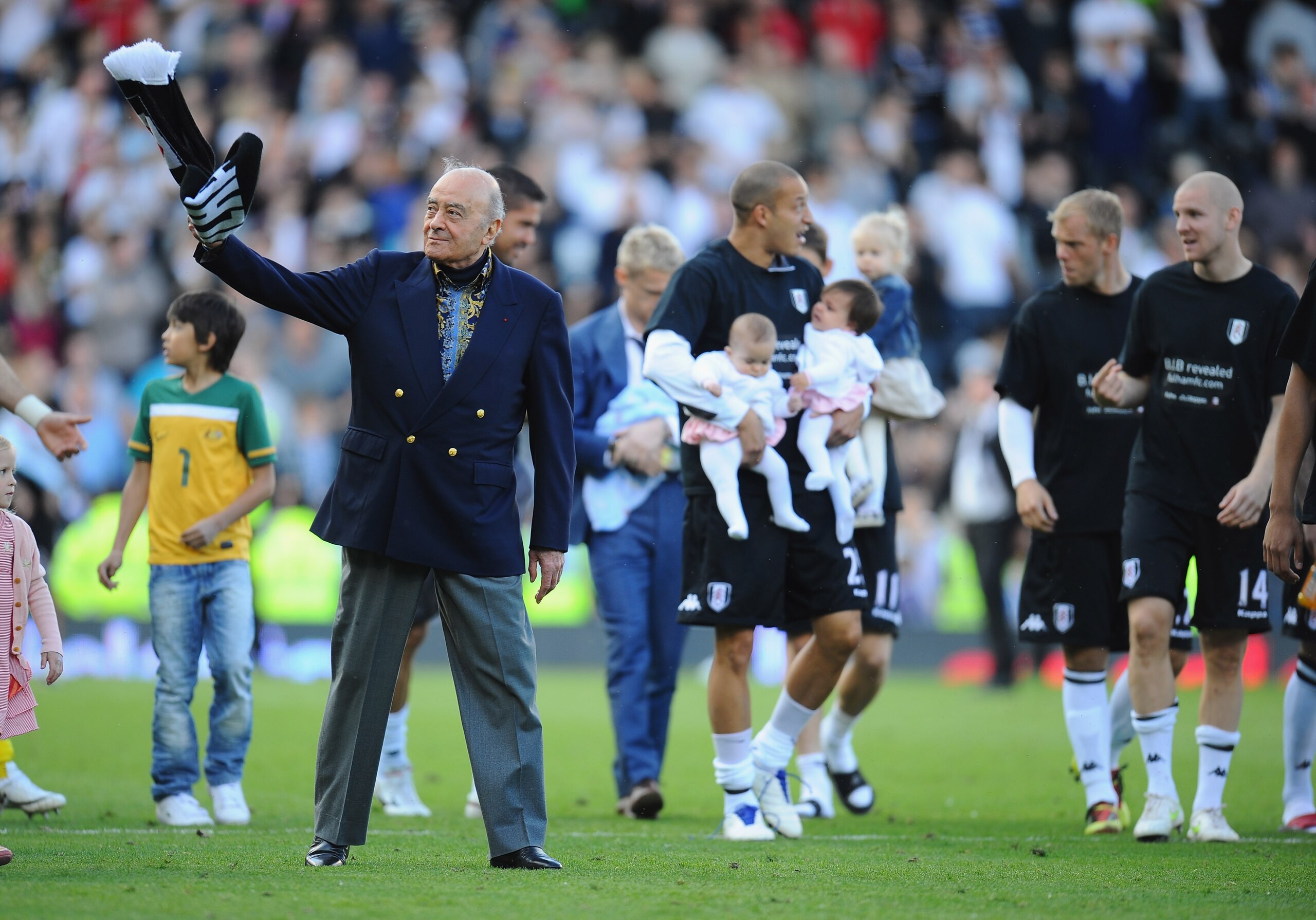 LONDON, ENGLAND - MAY 22:  Mohammed Al Fayed of Fulham waves to the crowd after the Barclays Premier League match between Fulham and Arsenal at Craven Cottage on May 22, 2011 in London, England.  (Photo by Clive Mason/Getty Images)