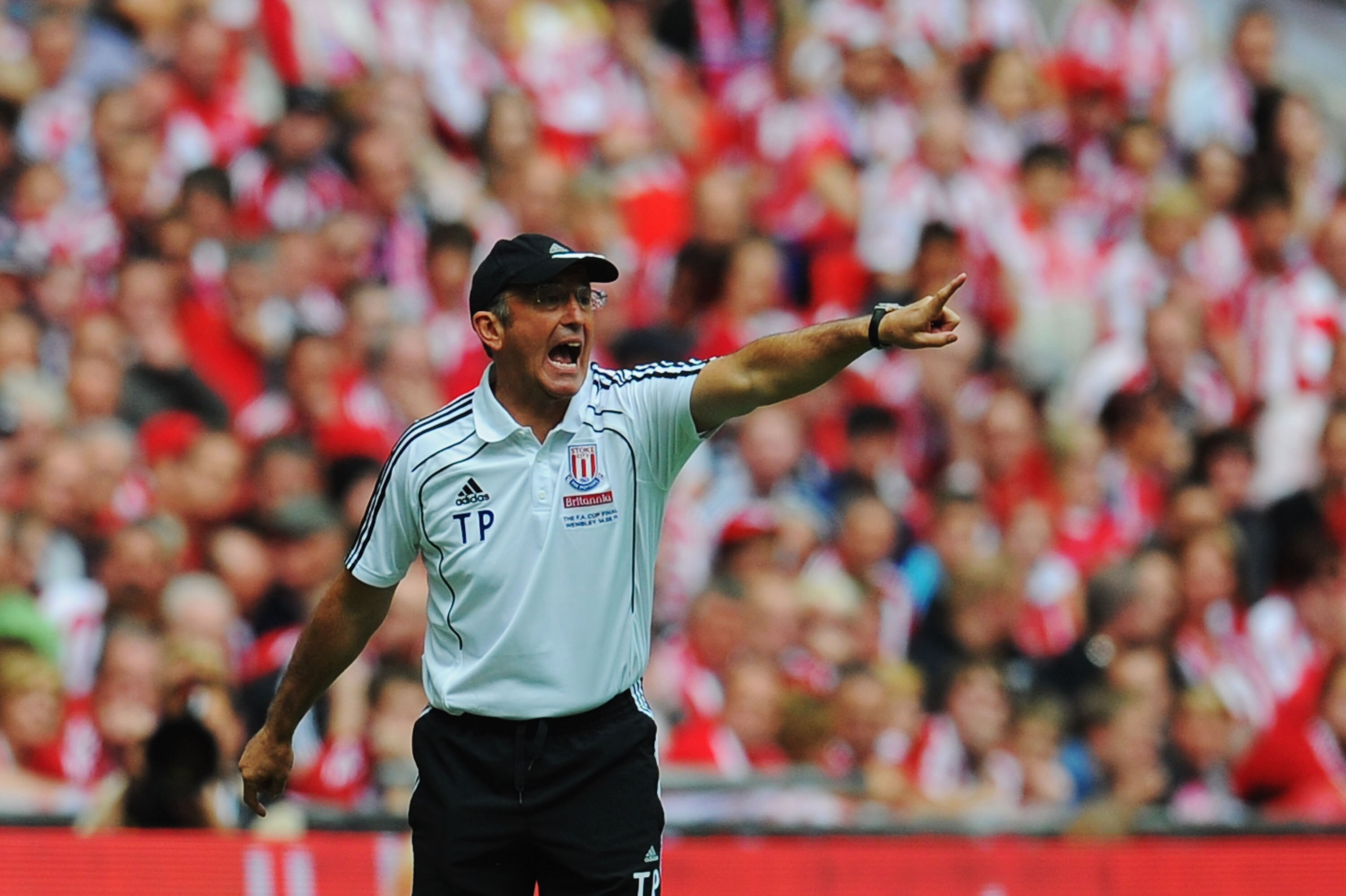 LONDON, ENGLAND - MAY 14:  Stoke City Manager Tony Pulis shouts instructions from the touchline during the FA Cup sponsored by E.ON Final match between Manchester City and Stoke City at Wembley Stadium on May 14, 2011 in London, England.  (Photo by Mike H