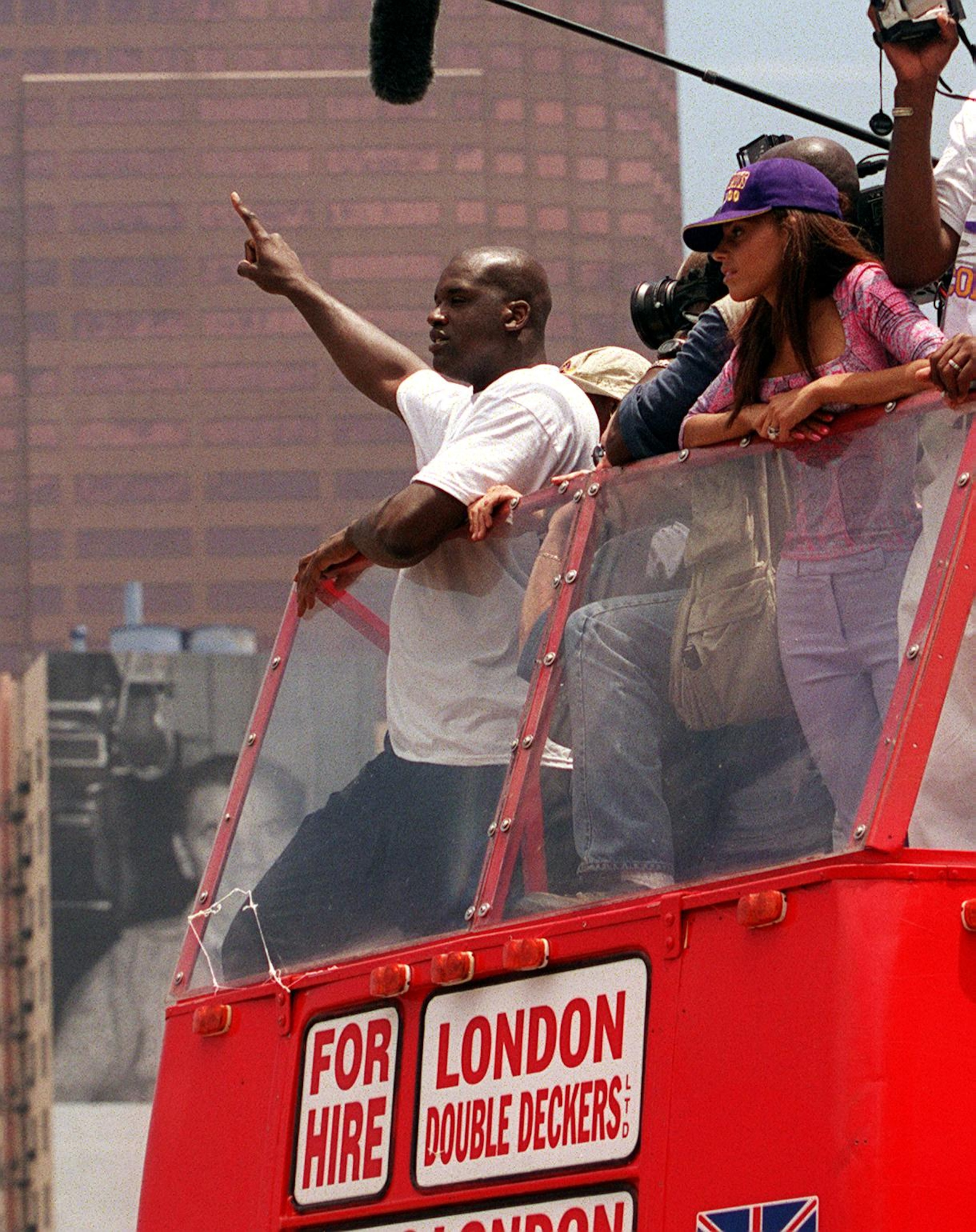 371317 02: Shaquille O''Neal waves to fans during the Lakers parade and celebration outside the Staples Center June 21, 2000 in Los Angeles, CA. Over 250,000 fans attended the special event while 600 police officers were present to keep the crowd at bay. 