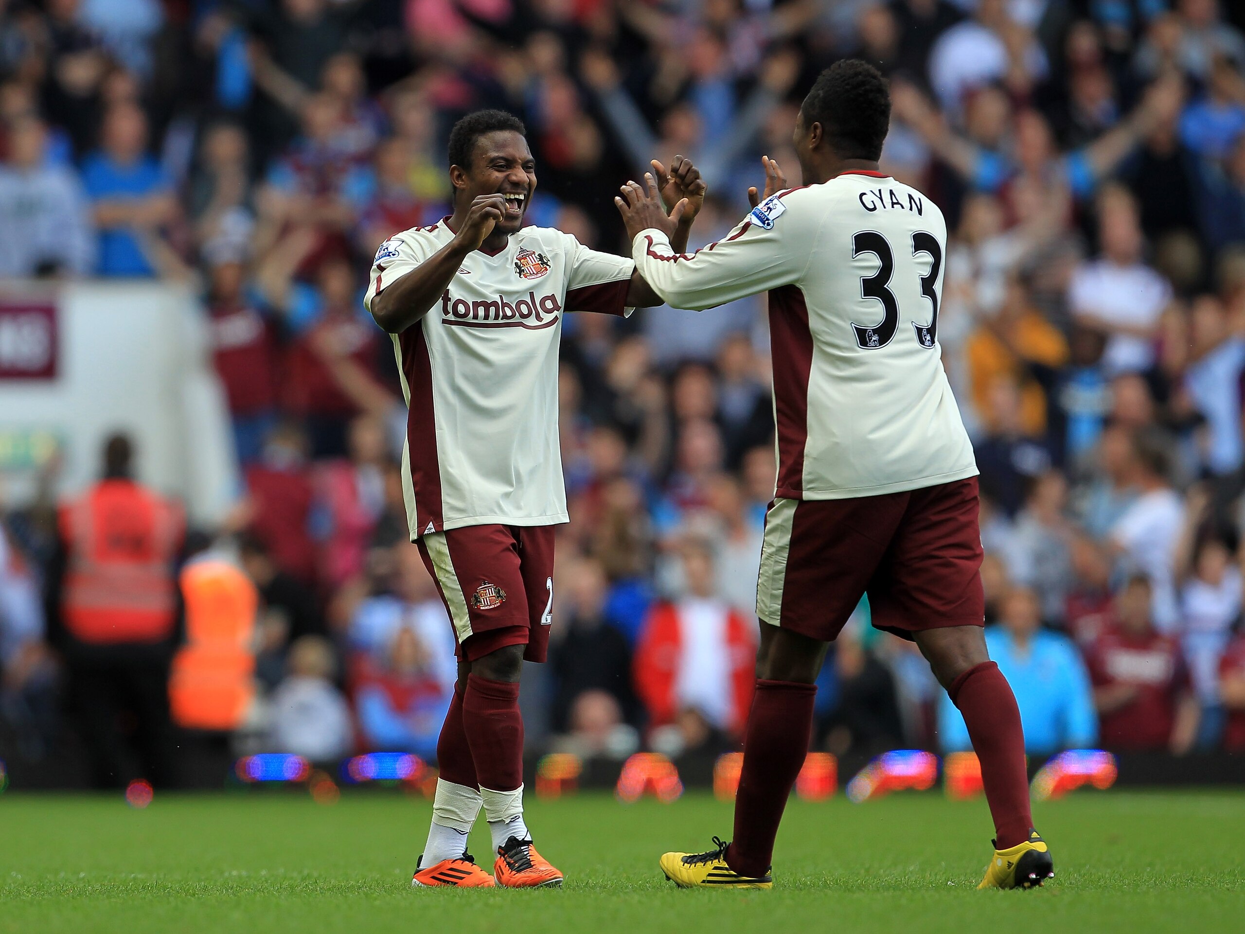 LONDON, ENGLAND - MAY 22:  Stephane Sessegnon of Sunderland (left) celebrates scoring their second goal with Asamoah Gyan during the Barclays Premier League match between West Ham United and Sunderland at the Boleyn Ground on May 22, 2011 in London, Engla