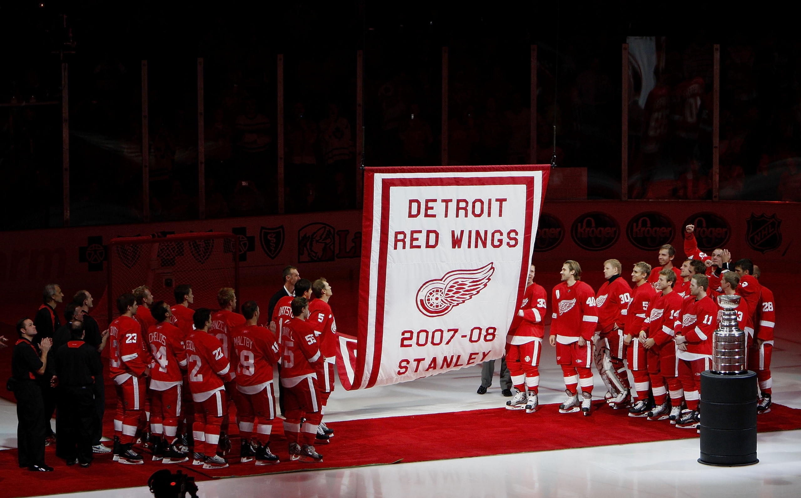 DETROIT - OCTOBER 09:  Members of the 2007-2008 Detroit Red Wings watch their Stanley Cup championship banner raise to the rafters prior to playing the Toronto Maple Leafs on October 9, 2008 at Joe Louis Arena in Detroit, Michigan.  (Photo by Gregory Sham