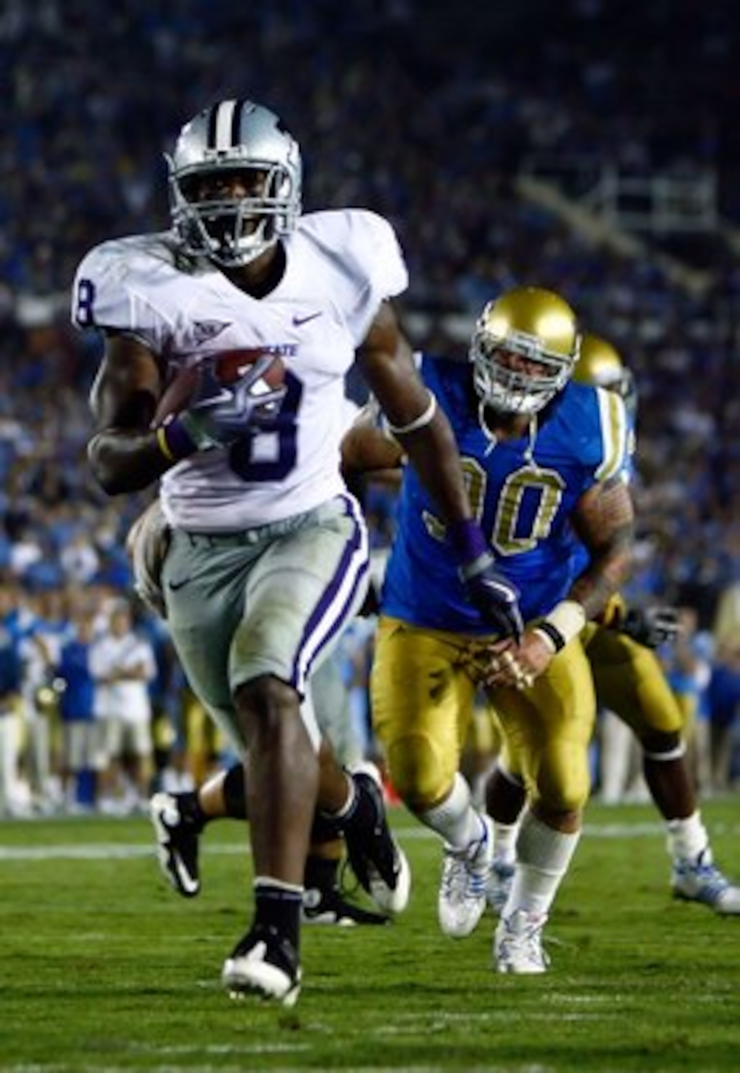 PASADENA, CA - SEPTEMBER 19:  Runningback Daniel Thomas #8 of the Kansas State Wildcats carries the ball against the UCLA Bruins at the Rose Bowl on September 19, 2009 in Pasadena, California. UCLA defeated Kansas State 23-9.  (Photo by Jeff Gross/Getty I