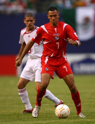 EAST RUTHERFORD, NJ - JUNE 10: Blas Perez #7 of Panama passes against Cuba during their first round match of the CONCACAF Gold Cup 2007 tournament on June 10, 2005 at Giants Stadium in East Rutherford, New Jersey.  (Photo by Nick Laham/Getty Images)