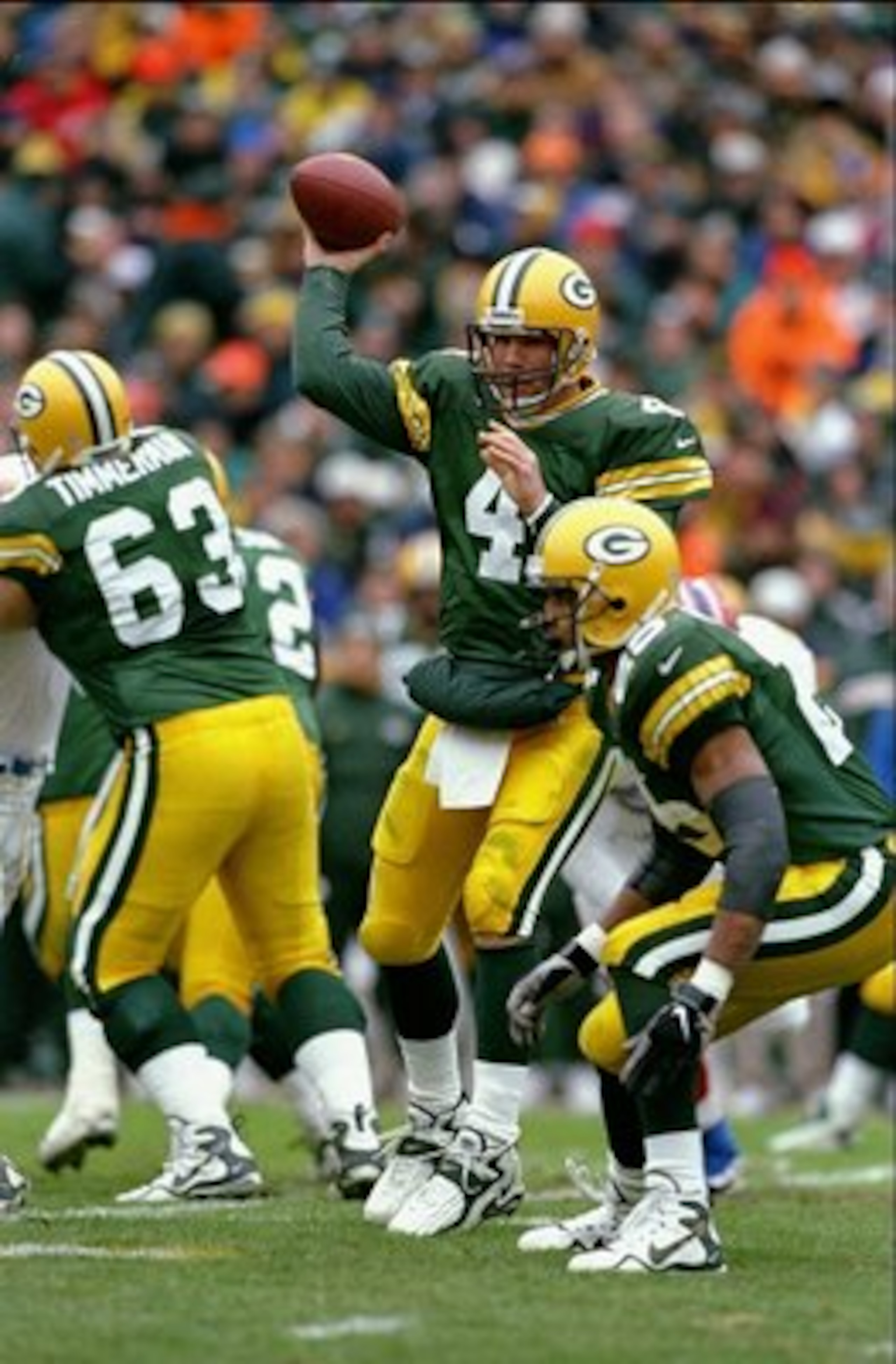 20 Dec 1997:  Brett Favre #4 of the Green Bay Packers in action during a game against the Buffalo Bills at Lambeau Field in Green Bay, Wisconsin. The Packers defeated the Bills 31-21. Mandatory Credit: Jonathan Daniel  /Allsport