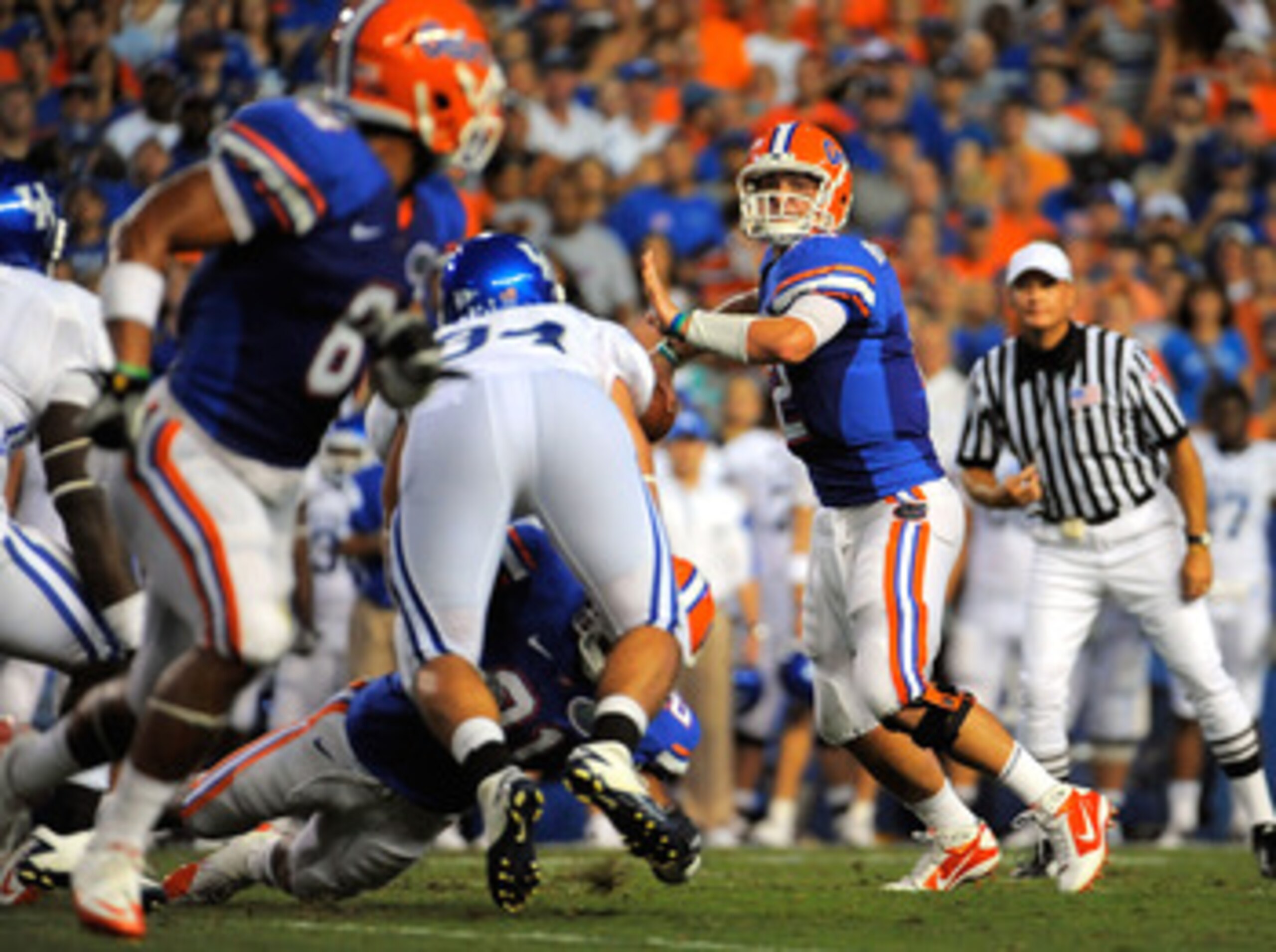 GAINESVILLE, FL - SEPTEMBER 25:  Quarterback John Brantley #12 of the Florida Gators looks to throw against the Kentucky Wildcats at Ben Hill Griffin Stadium on September 25, 2010 in Gainesville, Florida.  (Photo by Doug Benc/Getty Images)