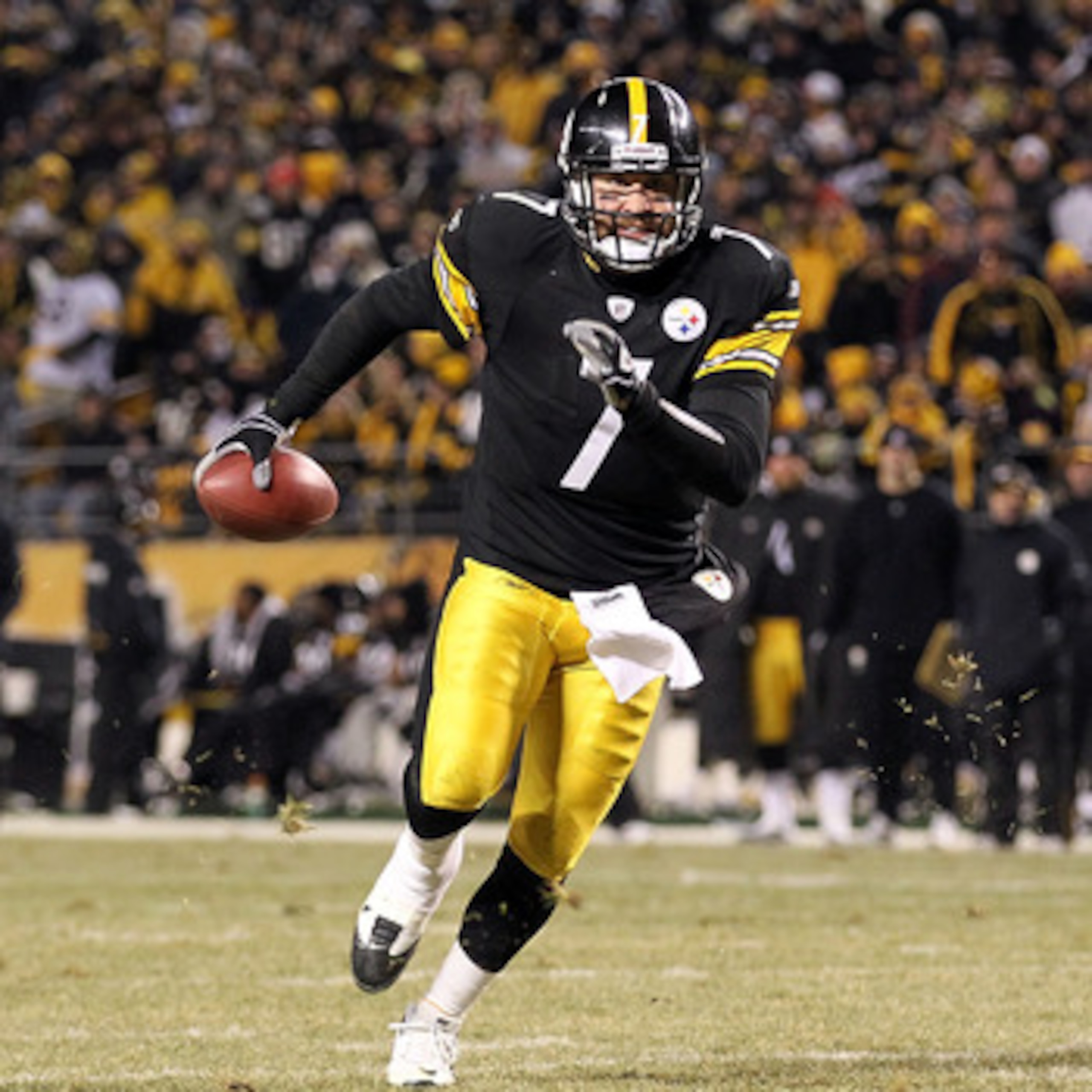 PITTSBURGH, PA - JANUARY 23:  Ben Roethlisberger #7 of the Pittsburgh Steelers runs for a second quarter touchdown against the New York Jets during the 2011 AFC Championship game at Heinz Field on January 23, 2011 in Pittsburgh, Pennsylvania.  (Photo by A