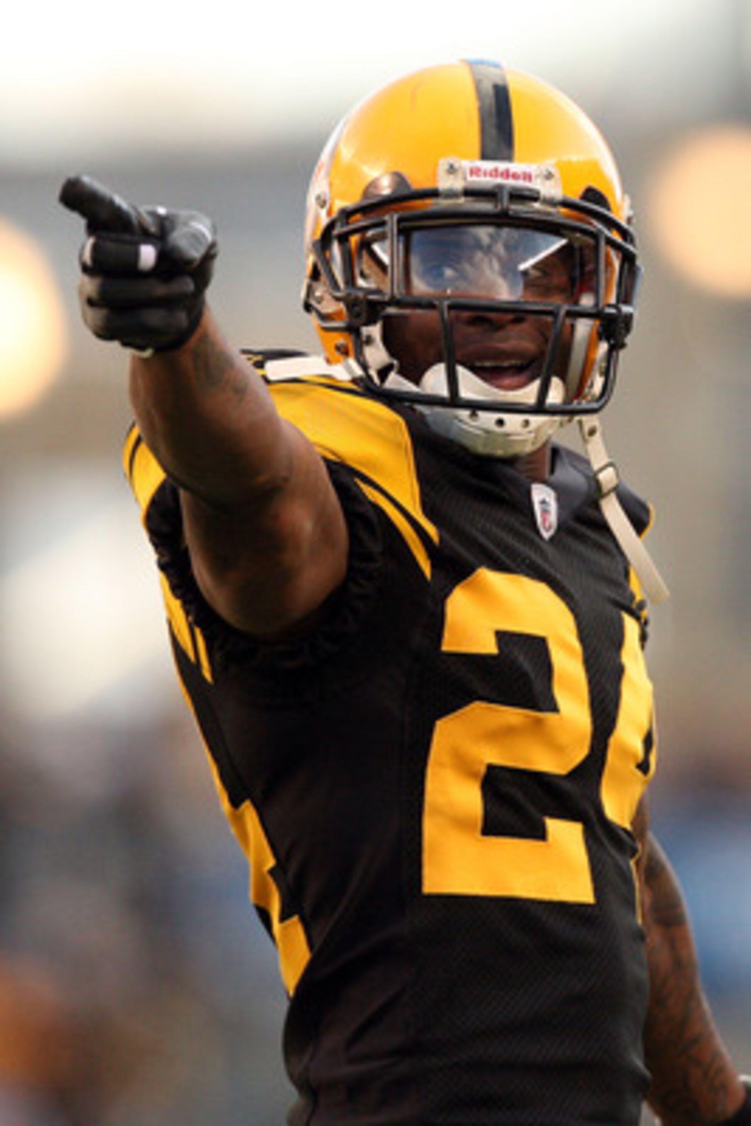 PITTSBURGH - DECEMBER 27: Ike Taylor #24 of the Pittsburgh Steelers gestures during the game against the Baltimore Ravens at Heinz Field on December 27, 2009 in Pittsburgh, Pennsylvania. Pittsburgh won the game, 23-20. (Photo by Karl Walter/Getty Image PITTSBURGH - DECEMBER 27: Ike Taylor #24 of the Pittsburgh Steelers gestures during the game against the Baltimore Ravens at Heinz Field on December 27, 2009 in Pittsburgh, Pennsylvania. Pittsburgh won the game, 23-20. (Photo by Karl Walter/Getty Image