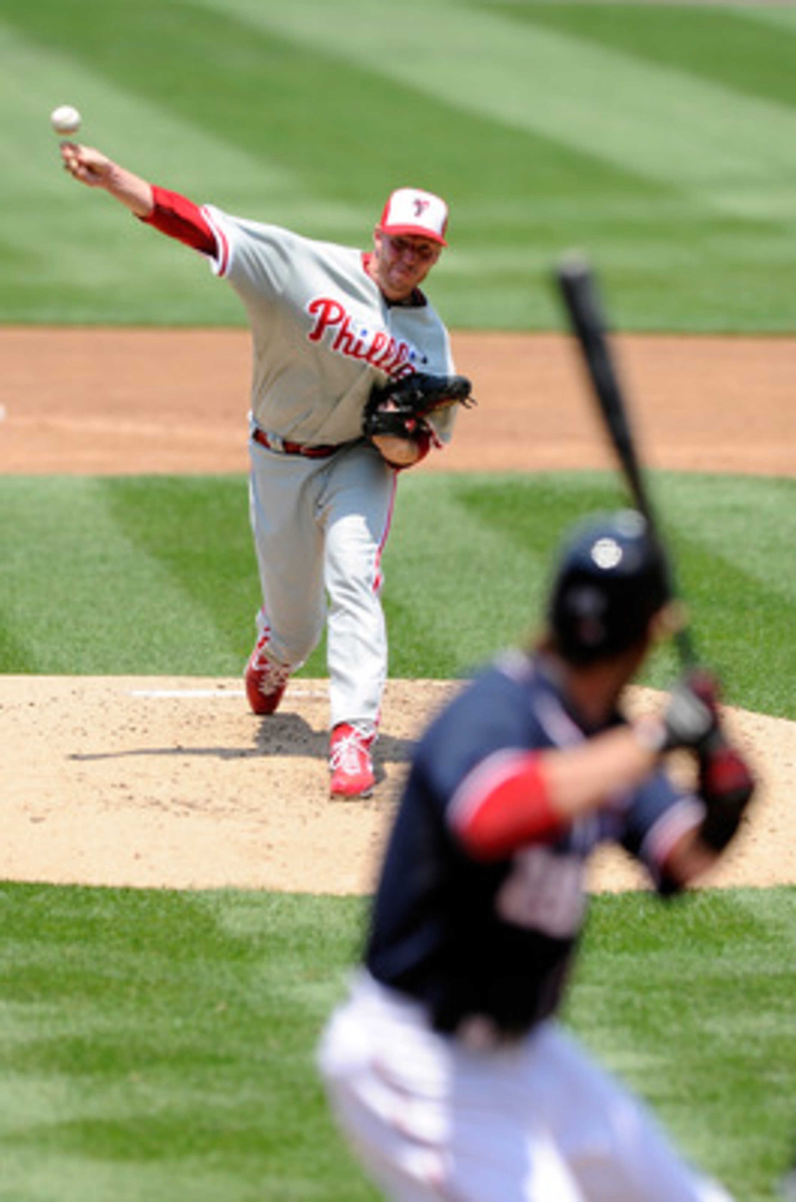 WASHINGTON, DC - MAY 30:  Roy Halladay #34 of the Philadelphia Phillies pitches to Jayson Werth #28 of the Washington Nationals at Nationals Park on May 30, 2011 in Washington, DC.  (Photo by Greg Fiume/Getty Images)