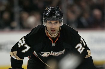 ANAHEIM, CA - DECEMBER 19:  Scott Niedermayer #27 of the Anaheim Ducks looks on against the Colorado Avalanche at the Honda Center on December 19, 2007 in Anaheim, California. (Photo by Jeff Gross/Getty Images)