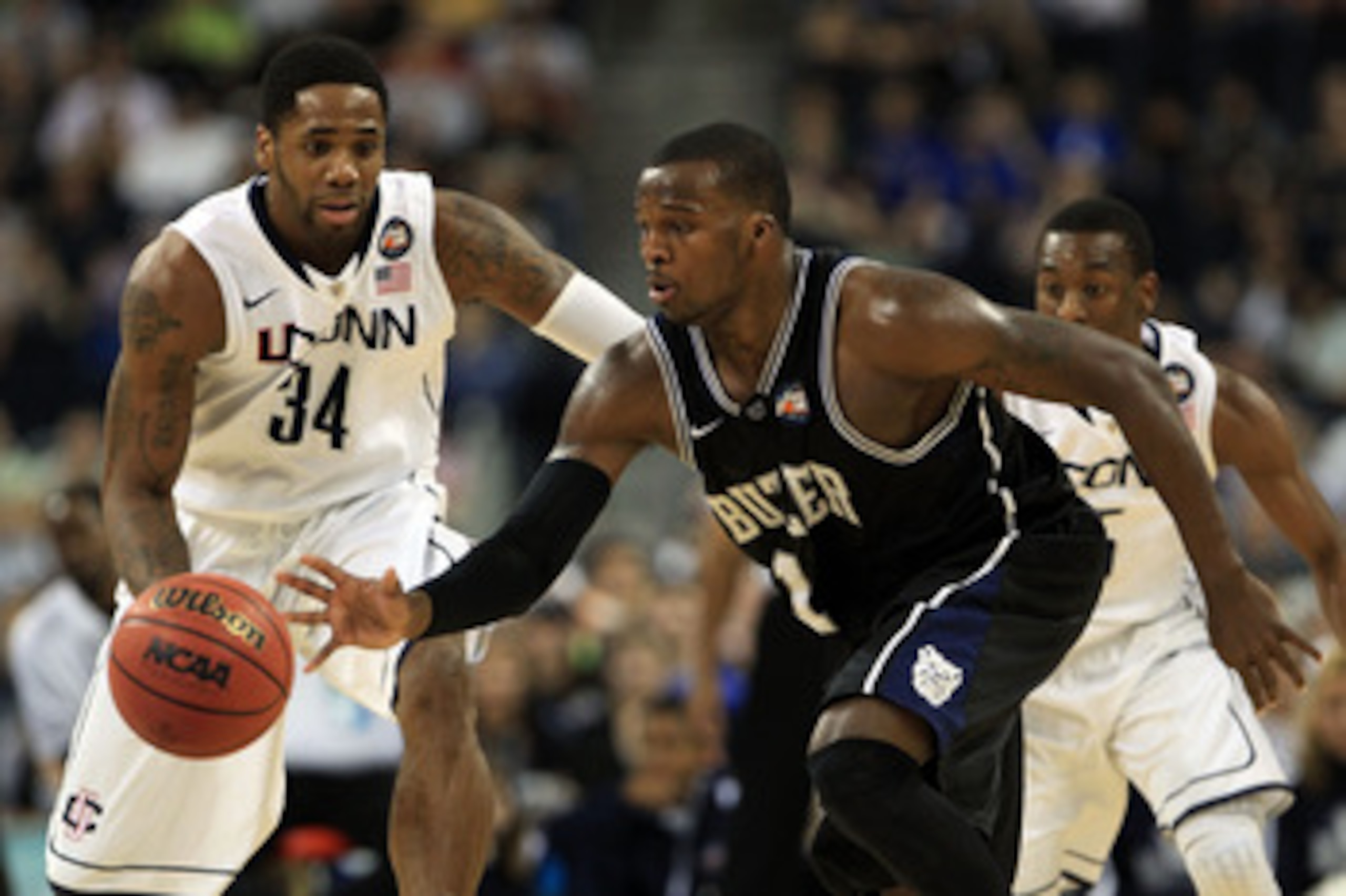 HOUSTON, TX - APRIL 04:  Shelvin Mack #1 of the Butler Bulldogs handles the ball against the Connecticut Huskies during the National Championship Game of the 2011 NCAA Division I Men's Basketball Tournament at Reliant Stadium on April 4, 2011 in Houston, 