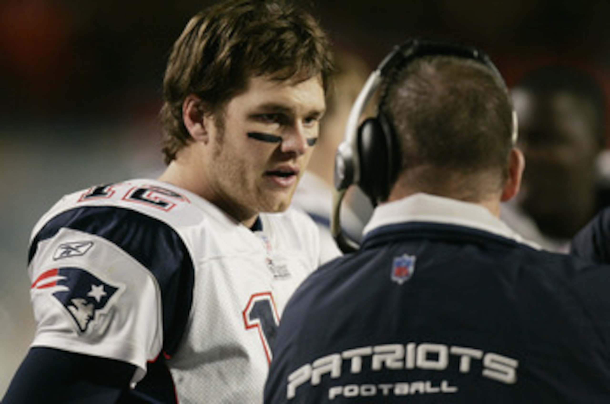 MIAMI - DECEMBER 20:  Tom Brady #12 talks to offensive coordinator Charlie Weis of the New England Patriots during the game against the Miami Dolphins at Pro Player Stadium on December 20, 2004 in Miami, Florida. The Dolphins won 29-28.  (Photo by Eliot J