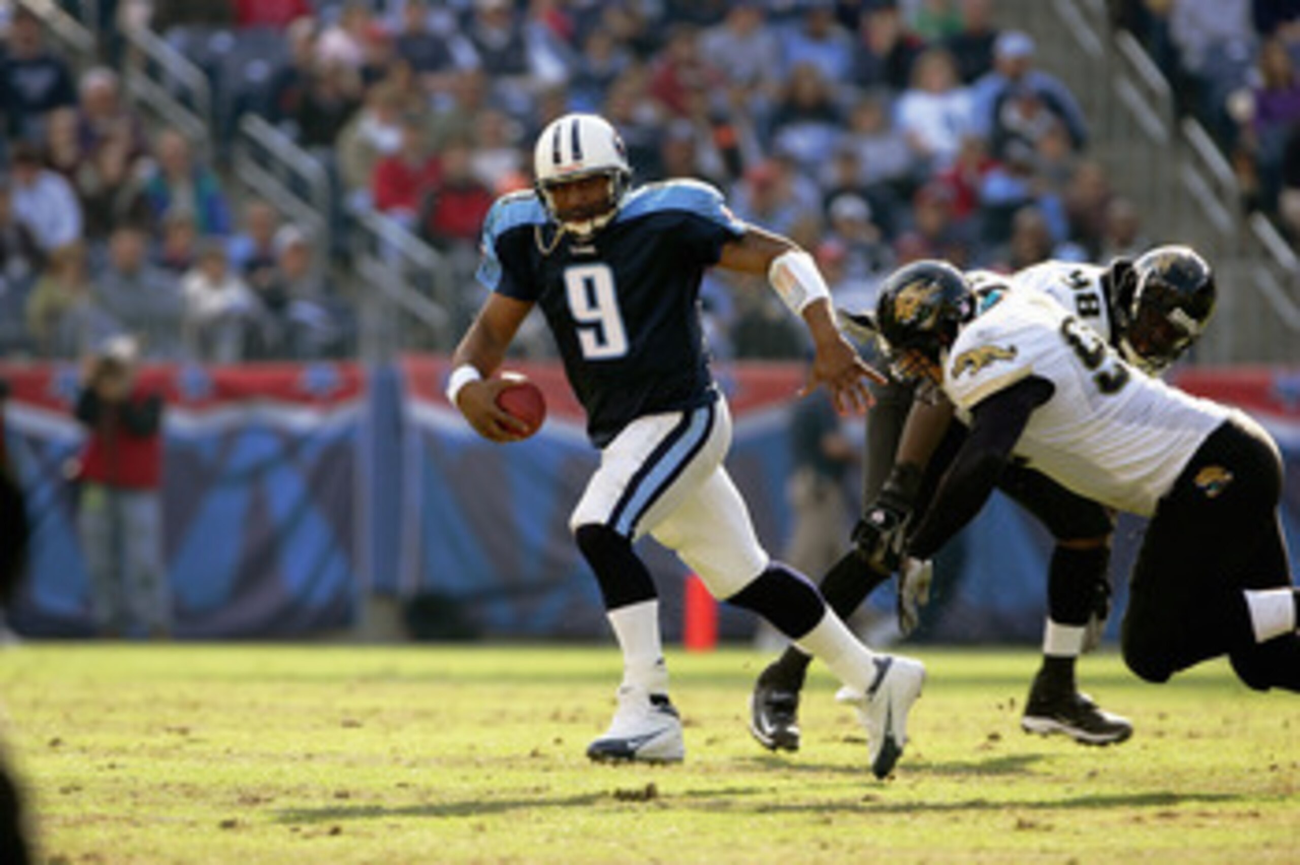 NASHVILLE, TN - NOVEMBER 20:  Quarterback Steve McNair #9 of the Tennessee Titans scrambles against the Jacksonville Jaguars at The Coliseum on November 20, 2005 in Nashville, Tennessee. The Jaguars defeated the Titans 31-28.  (Photo by Doug Pensinger/Get
