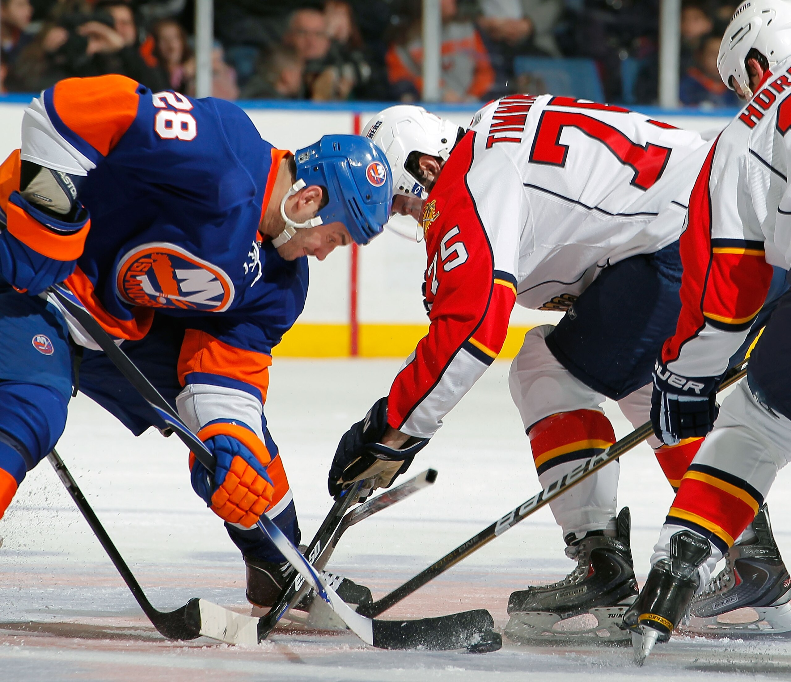 UNIONDALE, NY - FEBRUARY 21: Scott Timmins #75 of the Florida Panthers and Zenon Konopka #28 of the New York Islanders face off during an NHL hockey game at the Nassau Coliseum on February 21, 2011 in Uniondale, New York.  (Photo by Paul Bereswill/Getty I