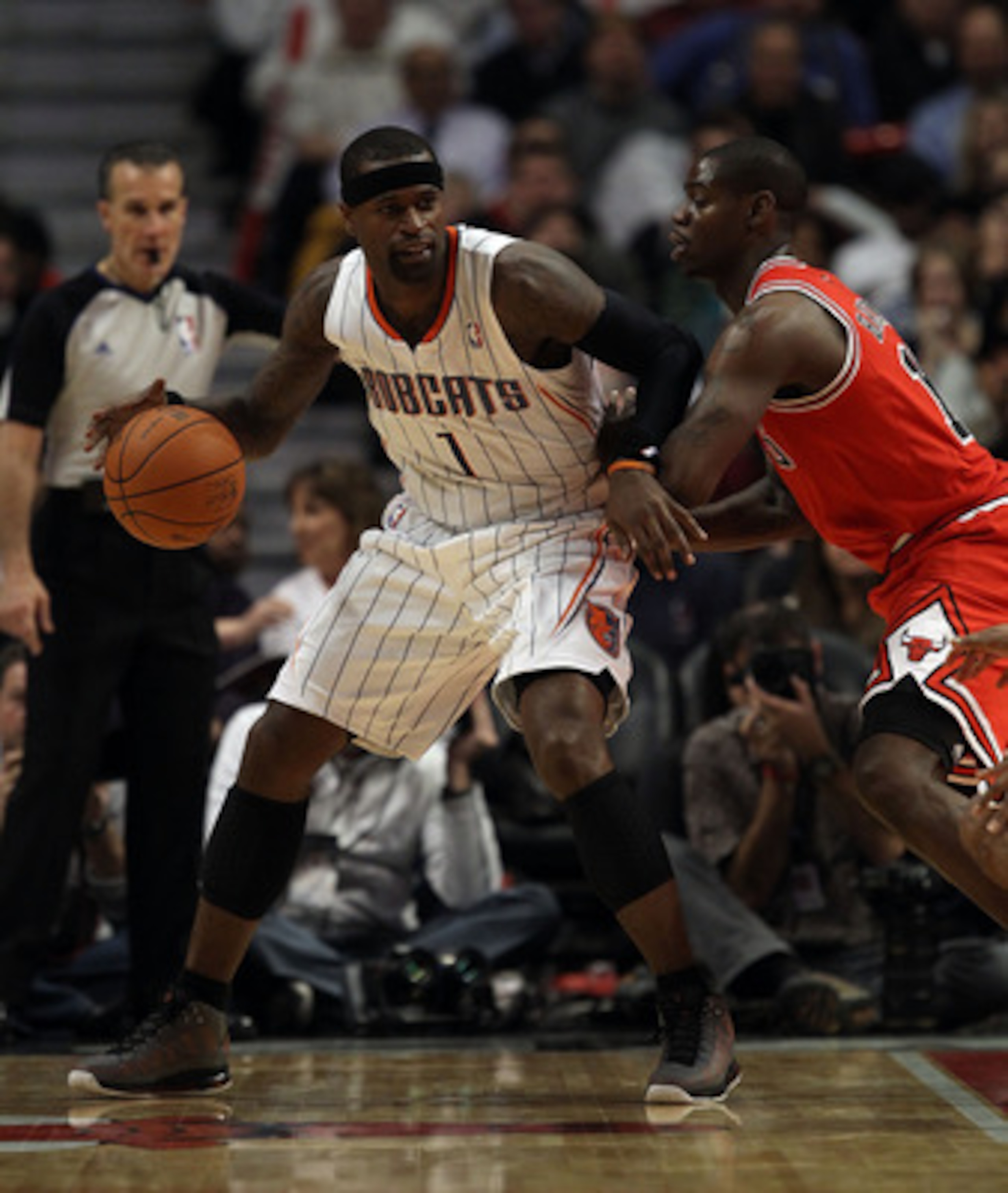 CHICAGO, IL - FEBRUARY 15: Stephen Jackson #1 of the Charlotte Bobcats moves against Ronnie Brewer #11 of the Chicago Bulls at the United Center on February 15, 2011 in Chicago, Illinois. The Bulls defeated the Bobcats 106-94. NOTE TO USER: User expressly