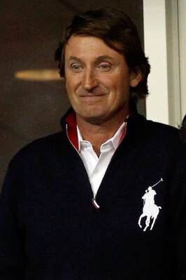 NEW YORK - SEPTEMBER 08:  Wayne Gretzky looks on as Robin Soderling of Sweden plays against Roger Federer of Switzerland during their men's singles quarterfinal match on day ten of the 2010 U.S. Open at the USTA Billie Jean King National Tennis Center on