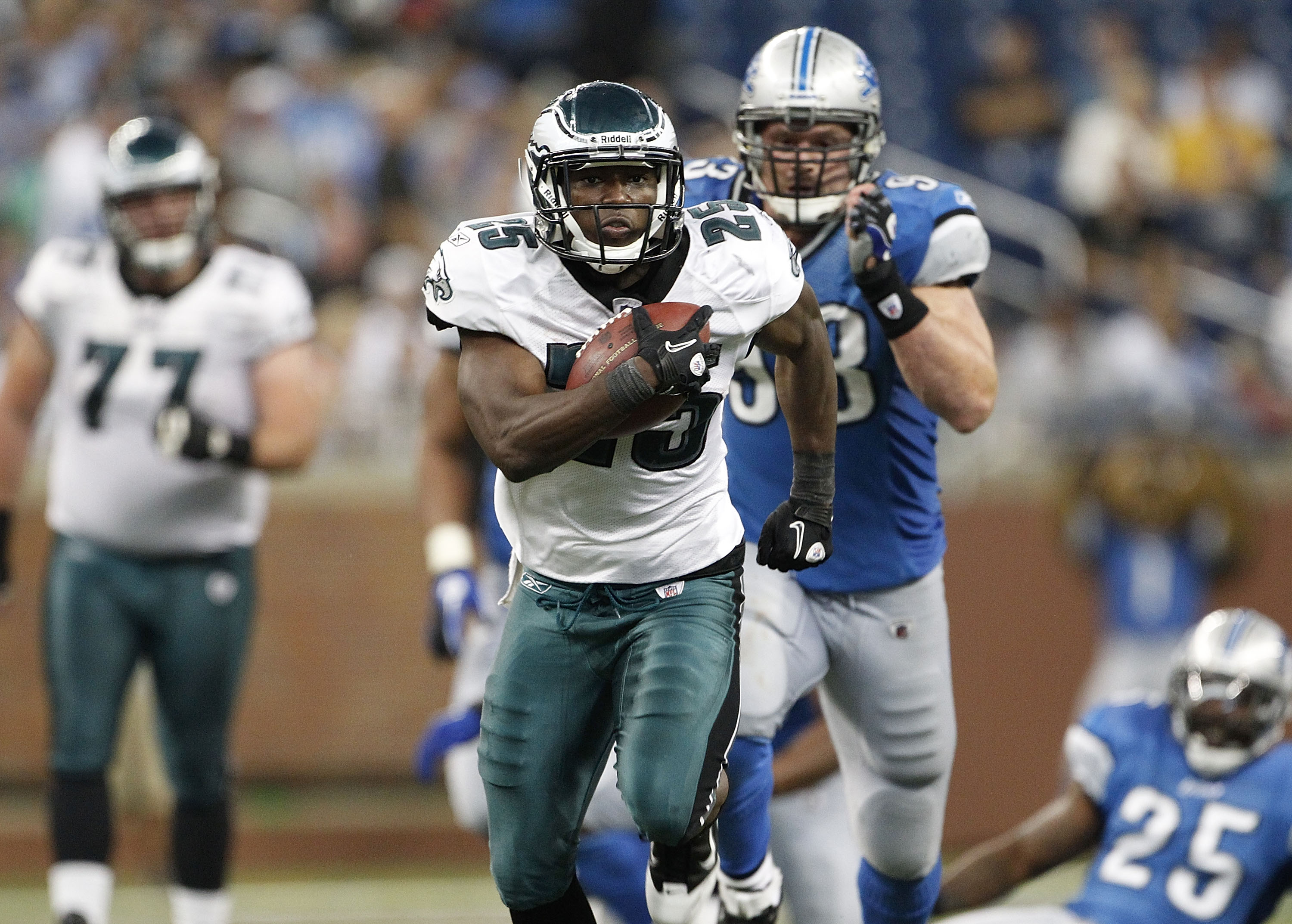 DETROIT - SEPTEMBER 19:  LeSean McCoy #25 of the Philadelphia Eagles scores on a 46 yard touchdown during the fourth quarter of the game against the Detroit Lions at Ford Field on September 19, 2010 in Detroit, Michigan. The Eagles defeated the Lions 35-3