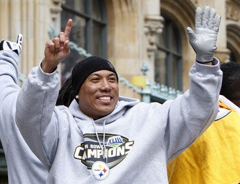 PITTSBURGH - FEBRUARY 03:  Hines Ward #86 of the Pittsburgh Steelers holds up six fingers to represent the six Super Bowl titles the Steelers have during a parade to celebrate winning Super Bowl XLIII on February 3, 2009 in Pittsburgh, Pennsylvania.  (Pho