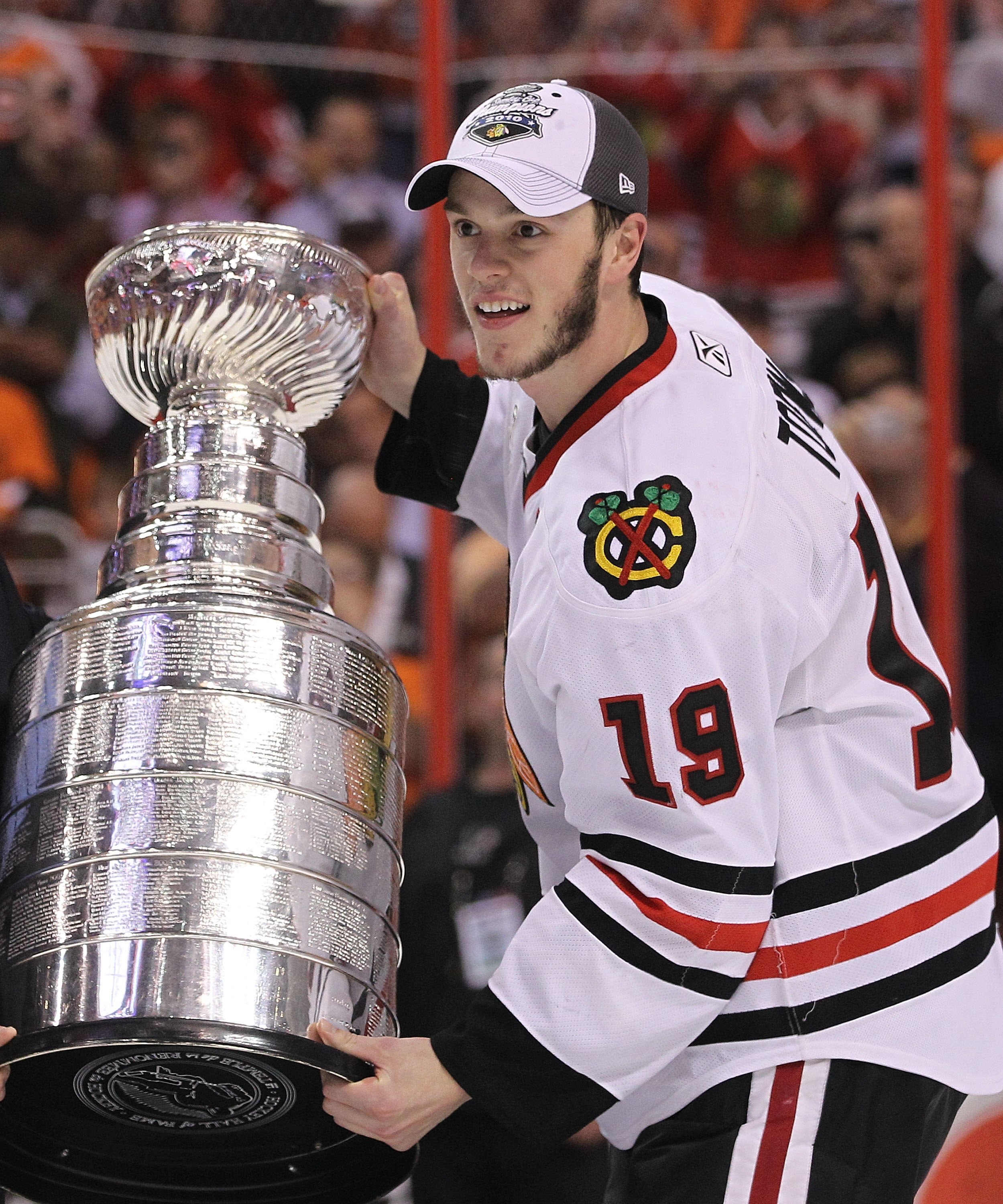 PHILADELPHIA - JUNE 09:  Jonathan Toews #19 of the Chicago Blackhawks hoists the Stanley Cup after the Blackhawks defeated the Philadelphia Flyers 4-3 in overtime to win the Stanley Cup in Game Six of the 2010 NHL Stanley Cup Final at the Wachovia Center