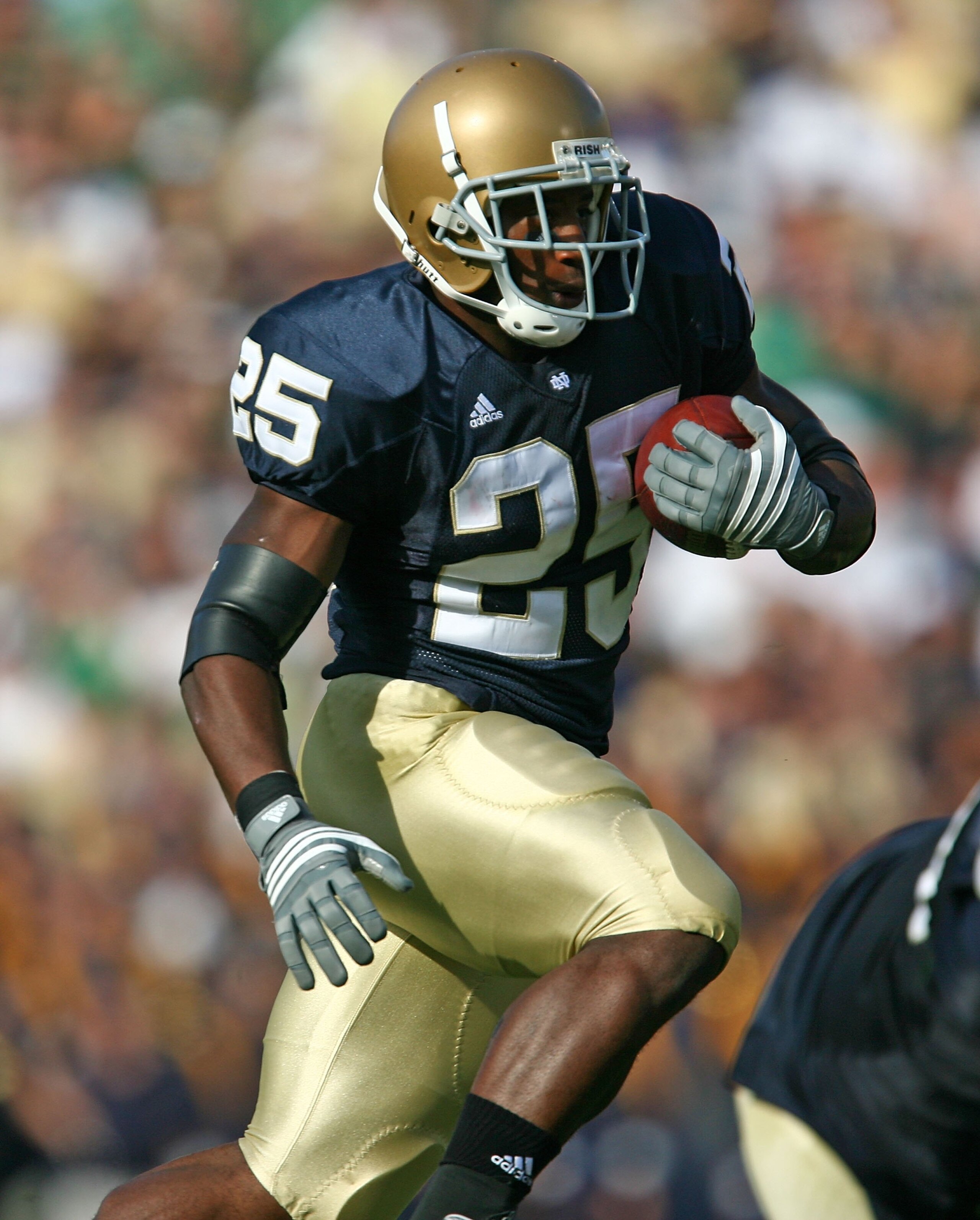SOUTH BEND, IN - SEPTEMBER 19: Jonas Gray #25 of the Notre Dame Fighting Irish runs for a first down against the Michigan State Spartans on September 19, 2009 at Notre Dame Stadium in South Bend, Indiana.  (Photo by Jonathan Daniel/Getty Images)