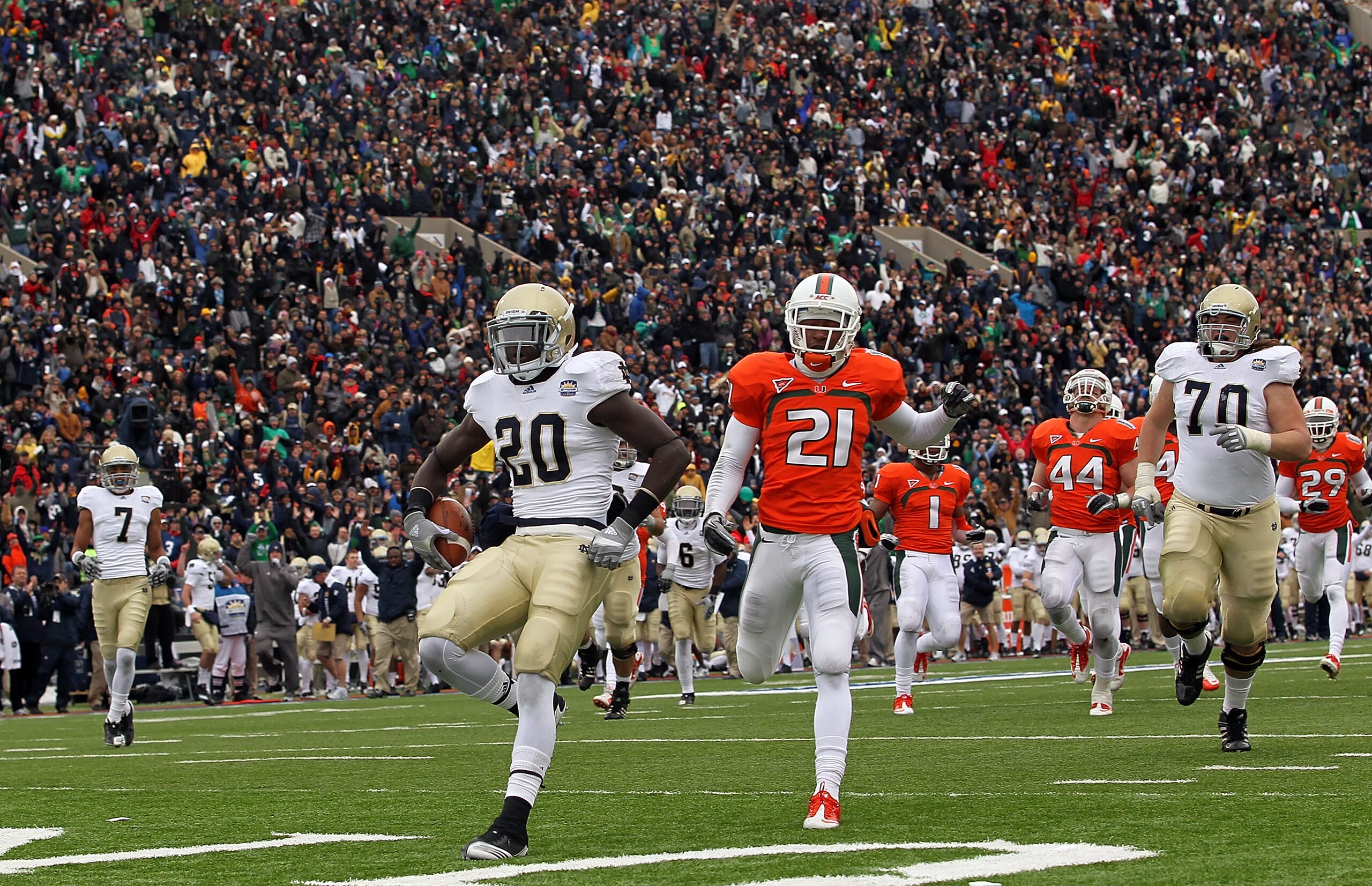 EL PASO, TX - DECEMBER 30:  Running back Cierre Wood #20 of the Notre Dame Fighting Irish runs for a touchdown against the Miami Hurricanes during the Hyundai Sun Bowl at Sun Bowl on December 30, 2010 in El Paso, Texas.  (Photo by Ronald Martinez/Getty Im