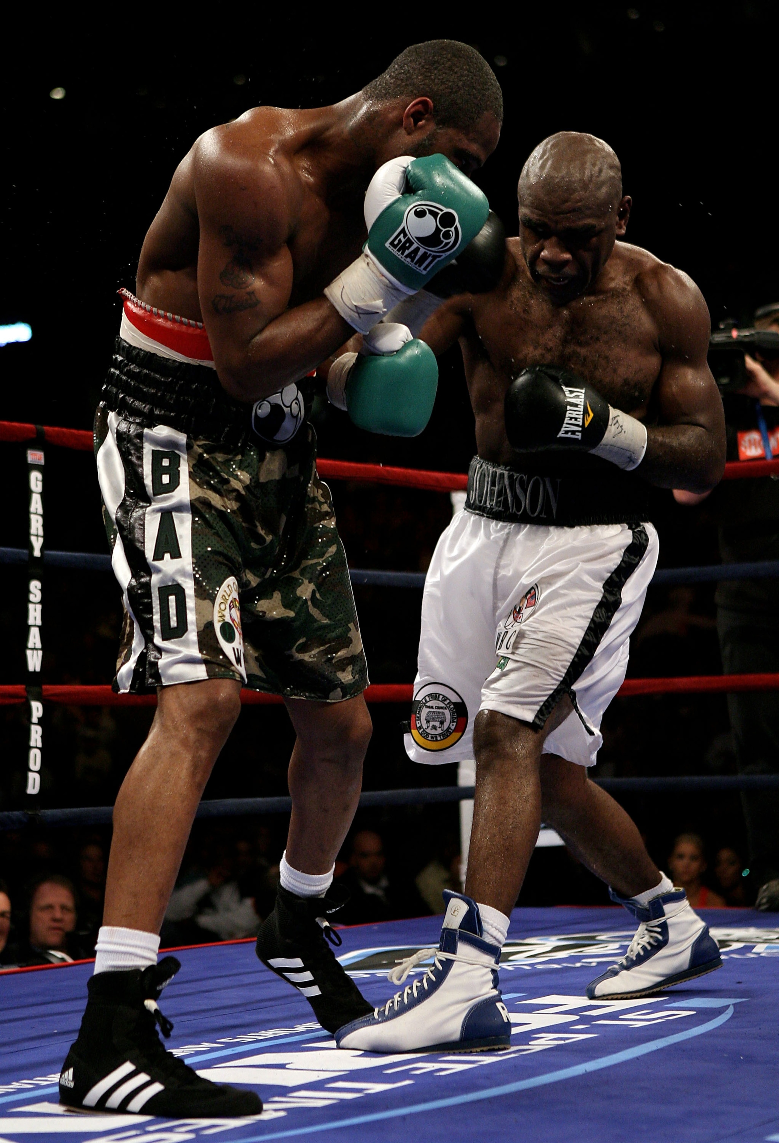 TAMPA, FLORIDA - APRIL 12: Action between Chad Dawson (L) and Glen Johnson during the WBC Light Heavyweight title fight on Saturday April 12, 2008 at St. Pete Times Forum, Tampa, Florida. (Photo by John Gichigi/Getty Images) TAMPA, FLORIDA - APRIL 12: Action between Chad Dawson (L) and Glen Johnson during the WBC Light Heavyweight title fight on Saturday April 12, 2008 at St. Pete Times Forum, Tampa, Florida. (Photo by John Gichigi/Getty Images)