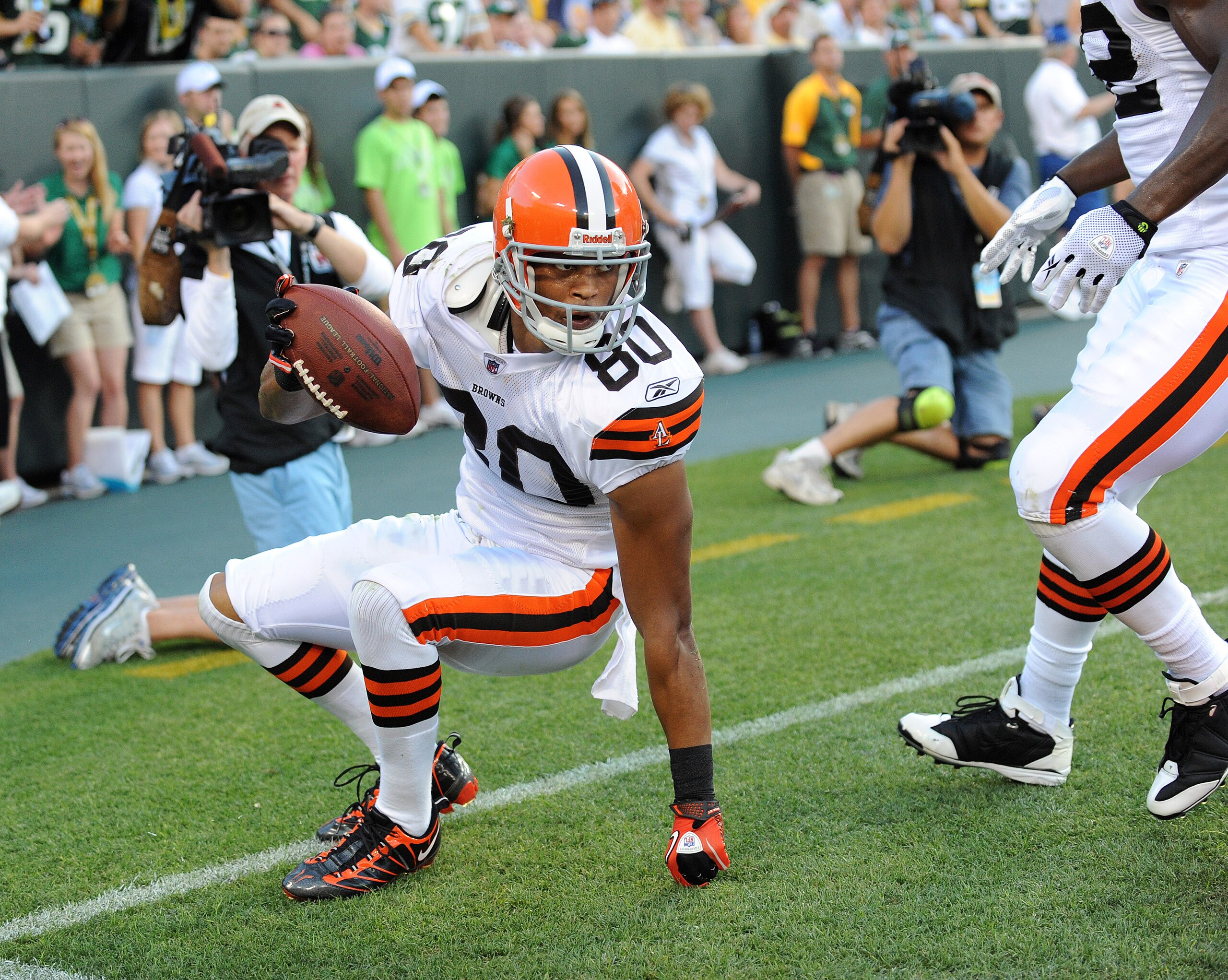 GREEN BAY - AUGUST 14: Brian Robiskie #80 of the Cleveland Browns makes a touchdown catch during the NFL preseason game against the Green Bay Packers at Lambeau Field August 14, 2010 in Green Bay, Wisconsin. (Photo by Tom Dahlin/Getty Images) GREEN BAY - AUGUST 14: Brian Robiskie #80 of the Cleveland Browns makes a touchdown catch during the NFL preseason game against the Green Bay Packers at Lambeau Field August 14, 2010 in Green Bay, Wisconsin. (Photo by Tom Dahlin/Getty Images)